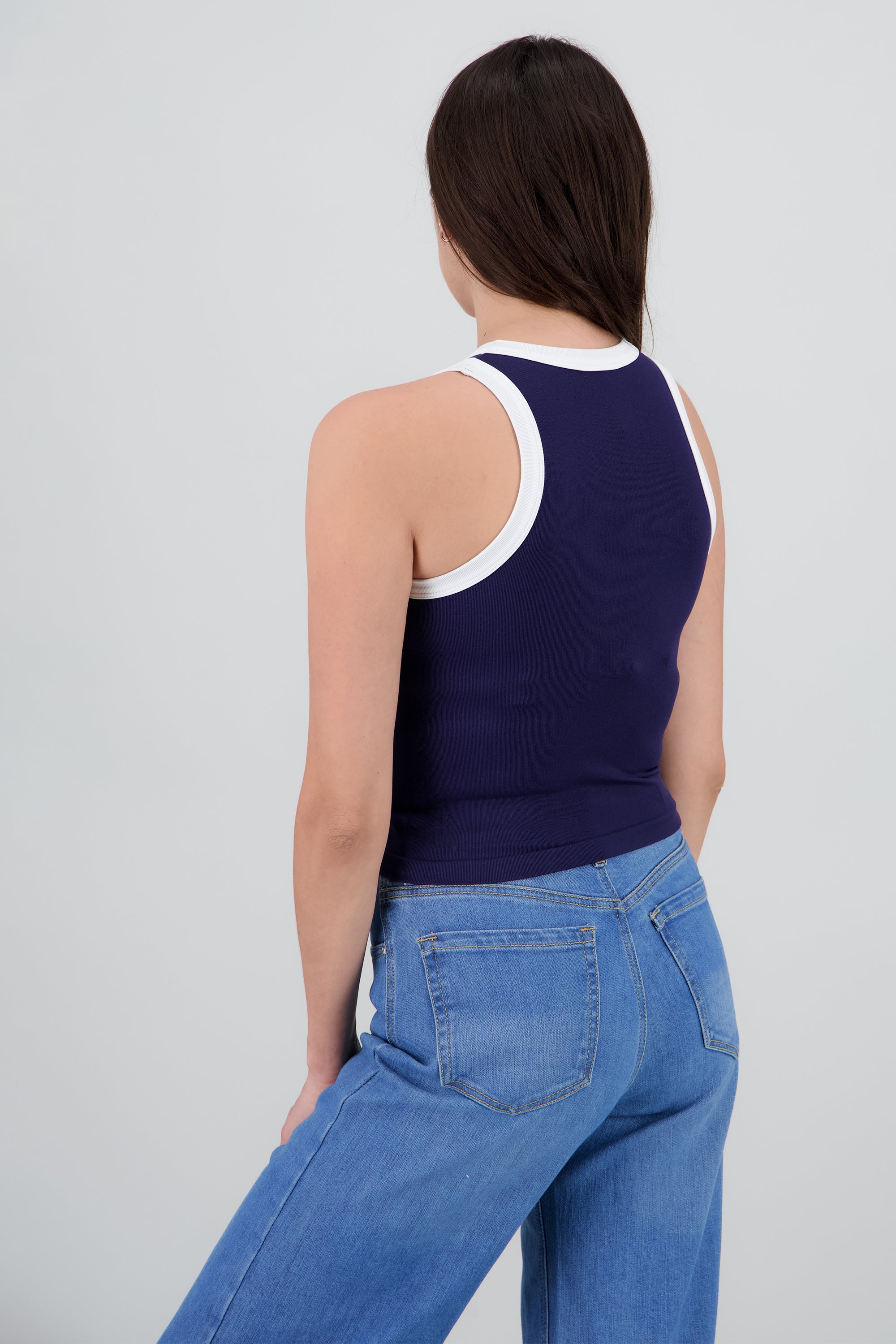 TOP SIN MANGA CON CONTRASTE MARINO