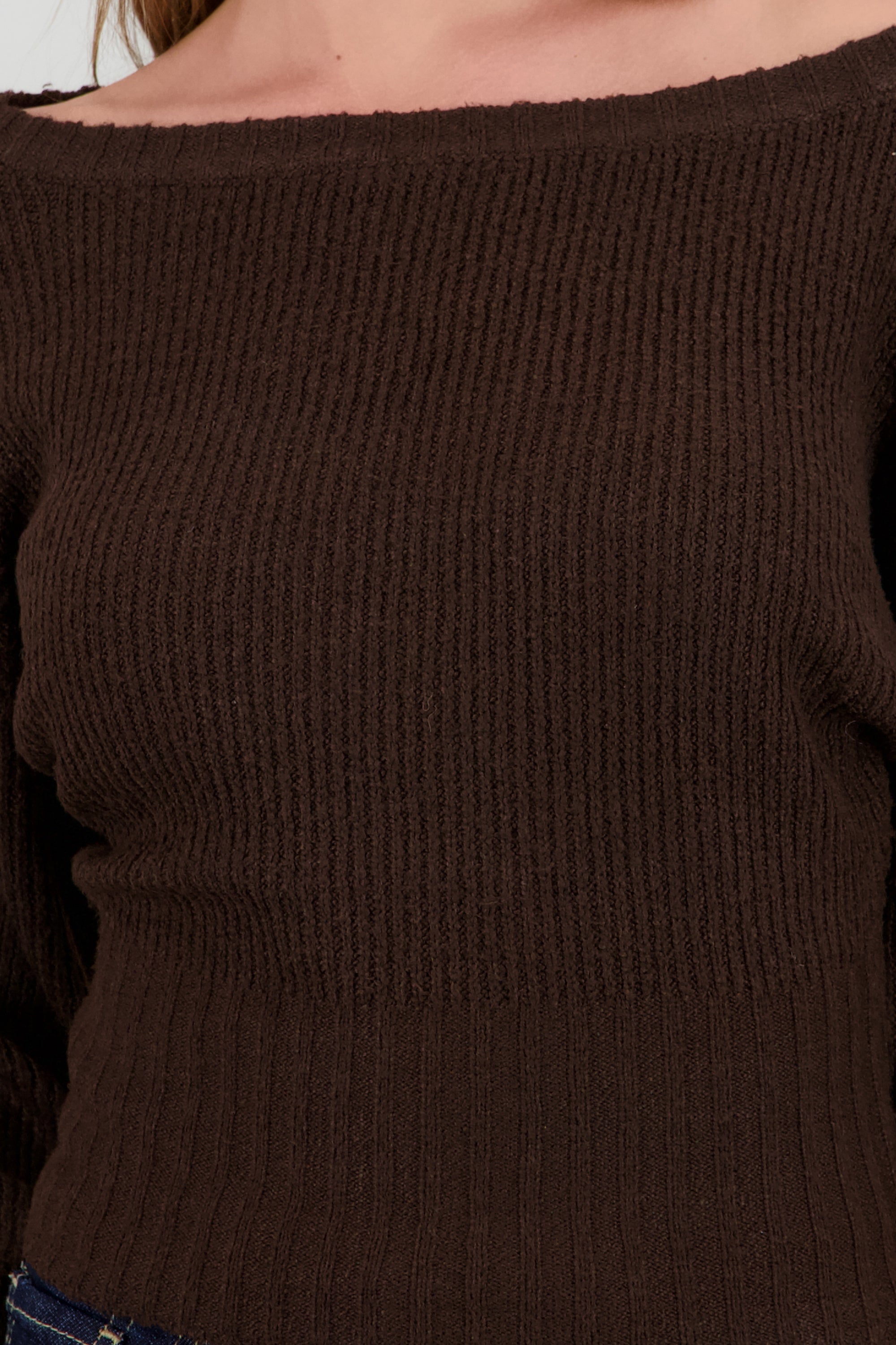 Sueter tejido detalle cuello barco CAFE