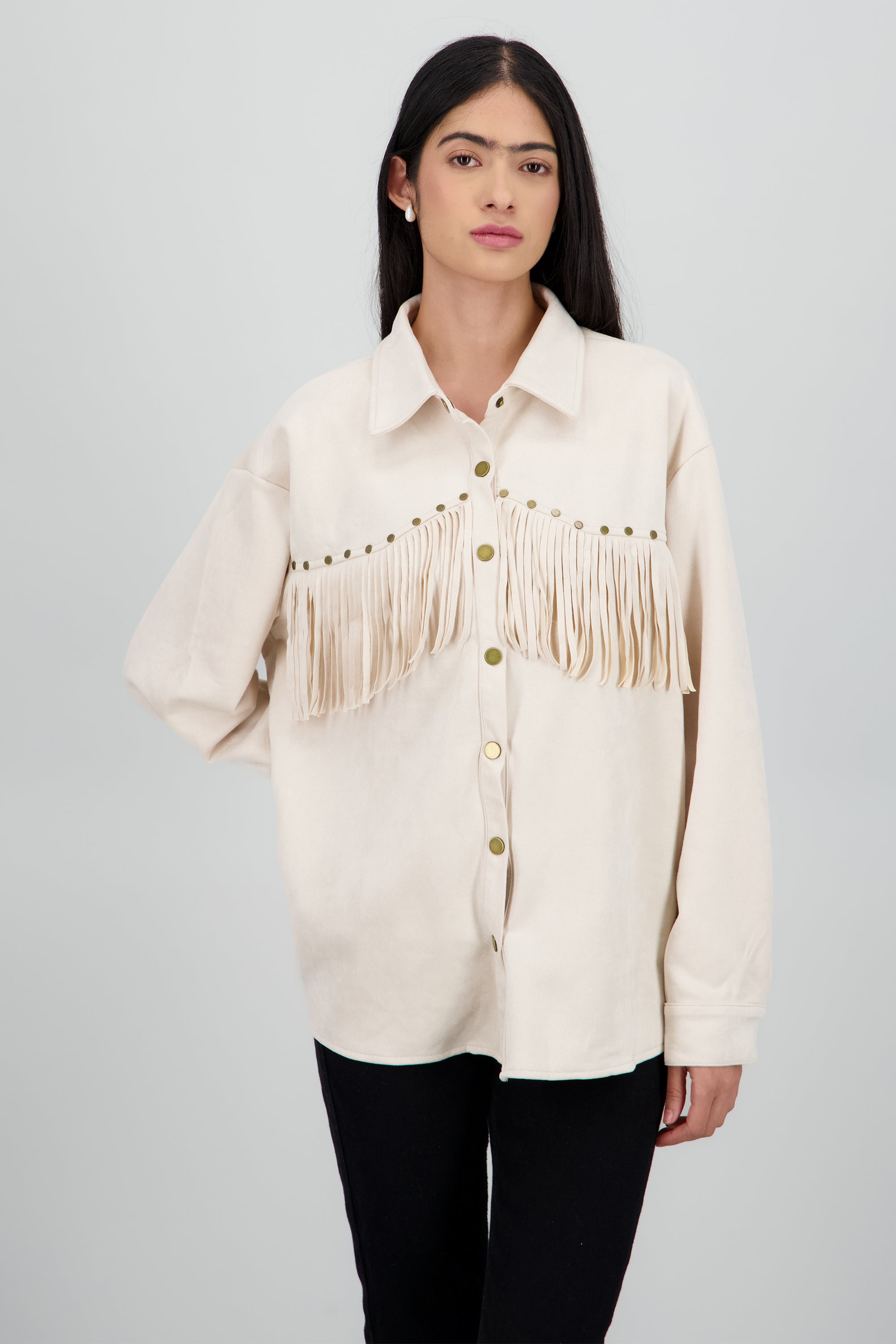 Chamarra gamuza flecos con estoperoles CREMA