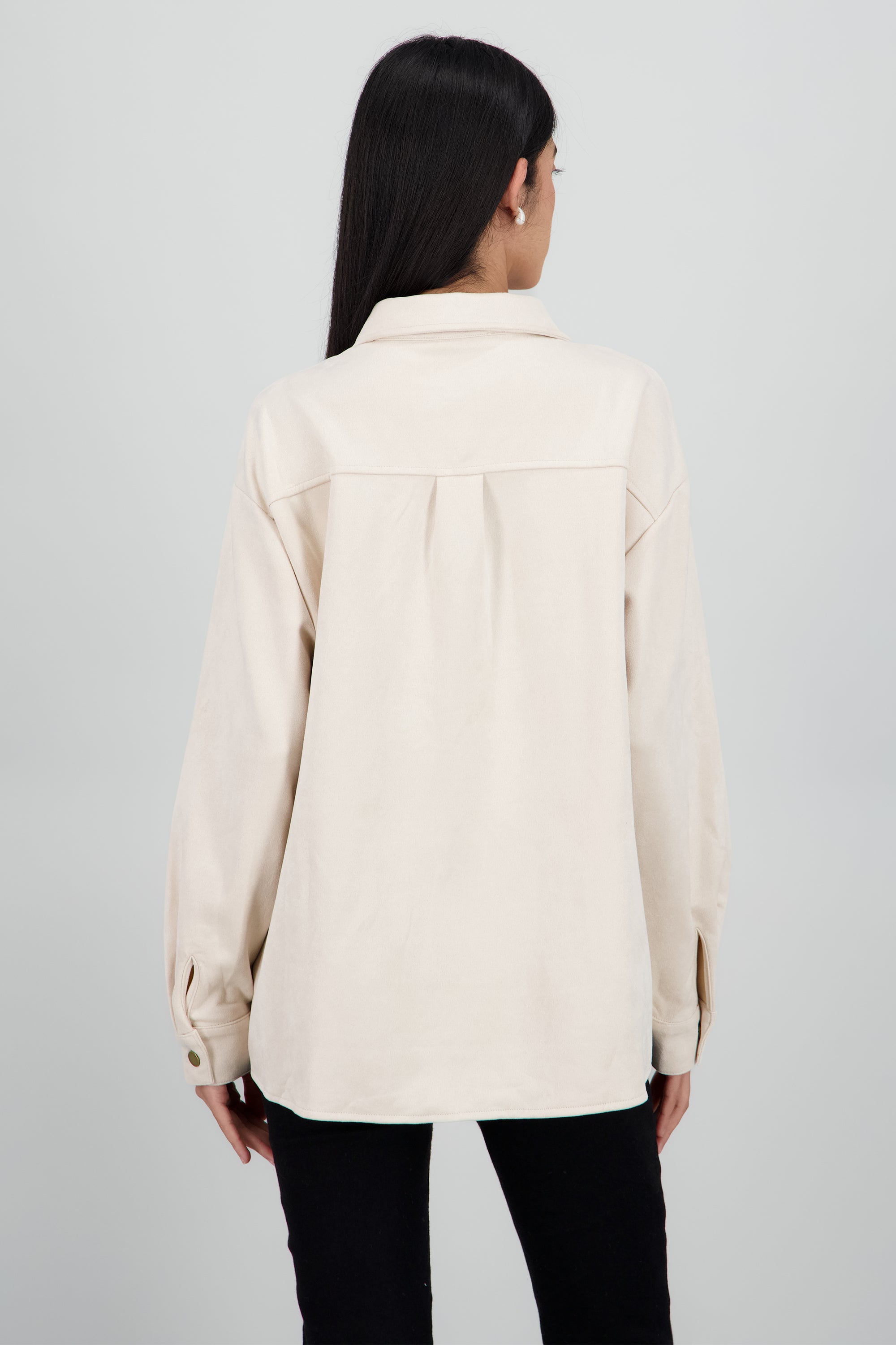 Chamarra gamuza flecos con estoperoles CREMA