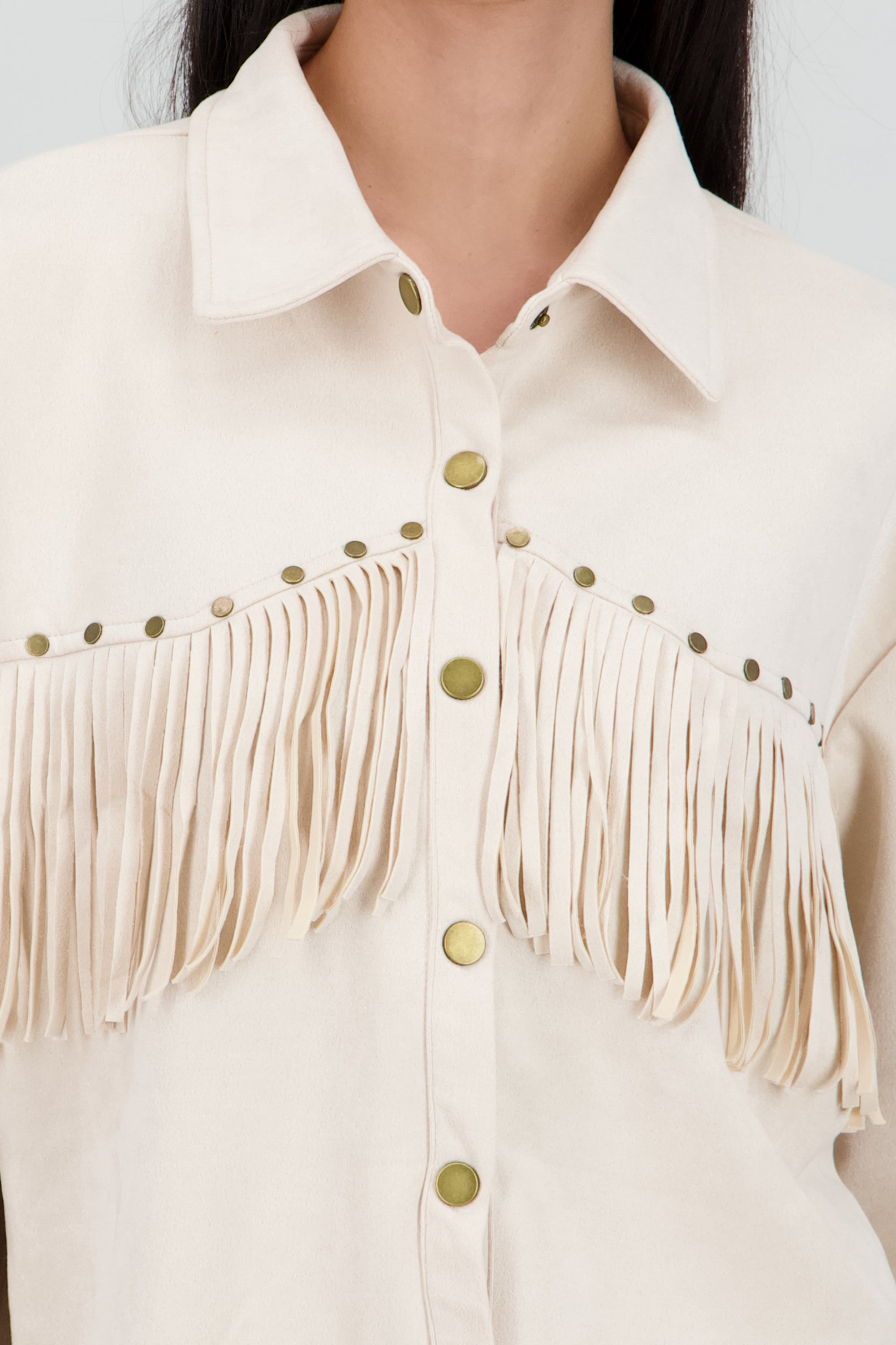 Chamarra gamuza flecos con estoperoles CREMA