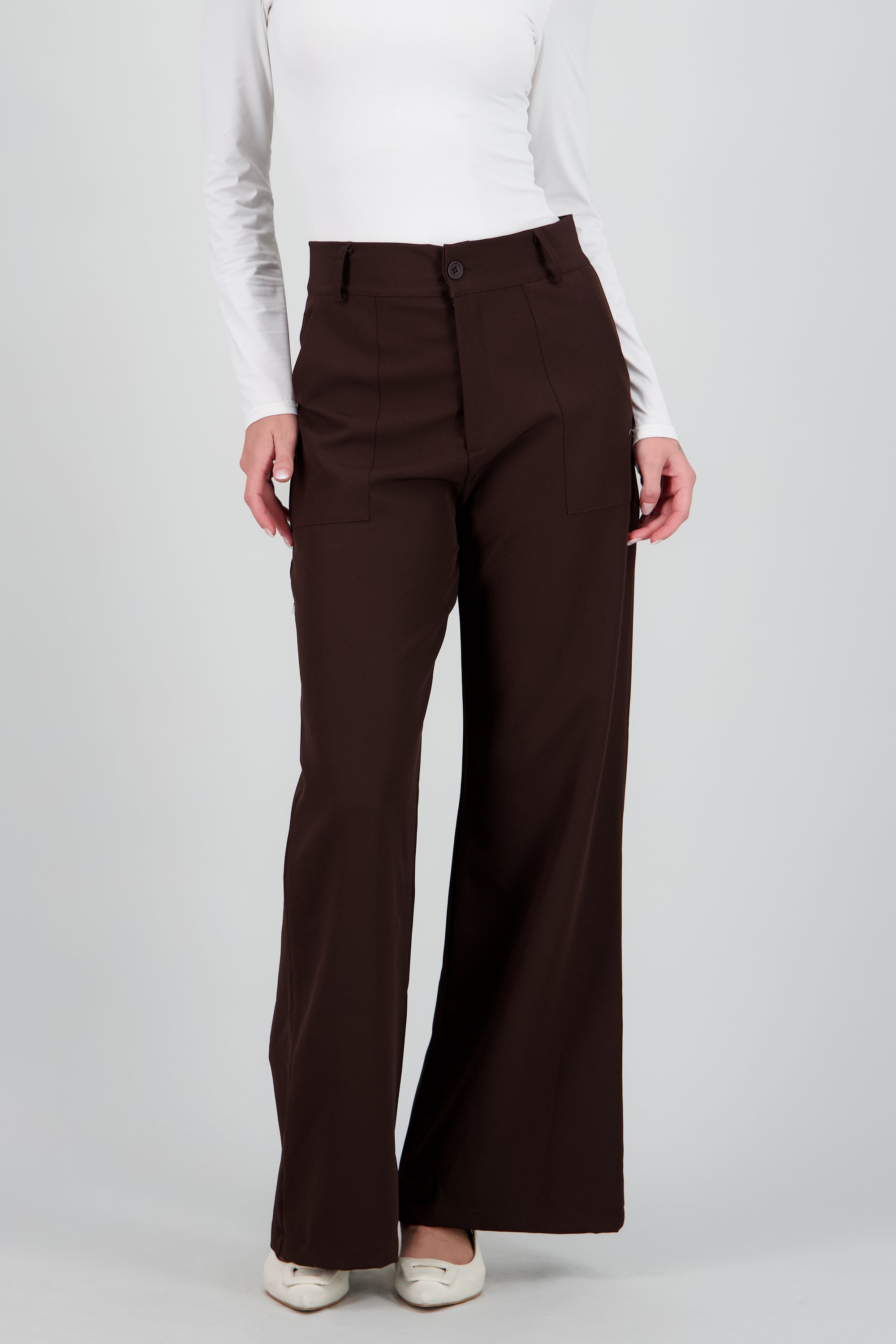 Pantalon recto con bolsillos curveados CAFE OBSCURO