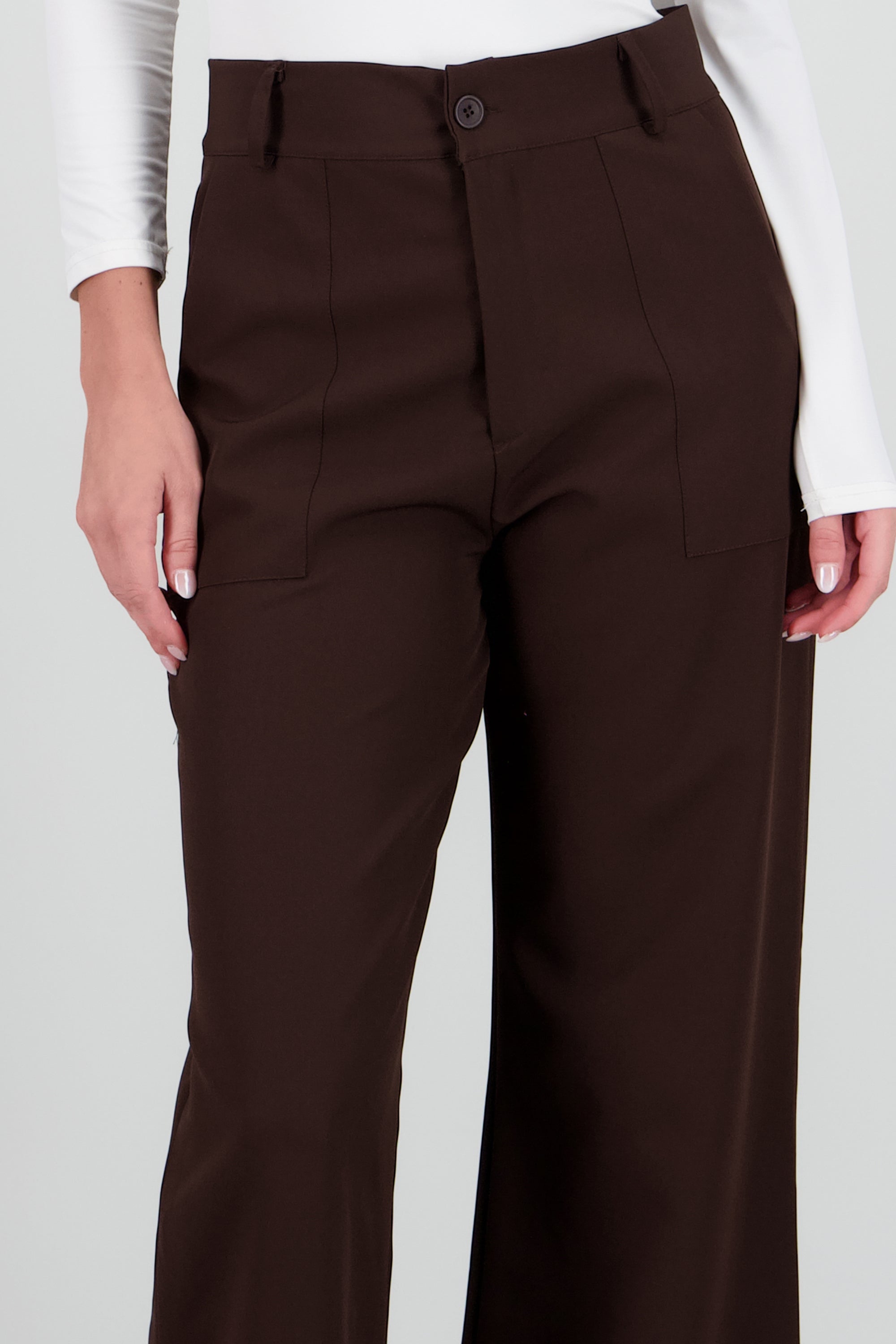 Pantalon recto con bolsillos curveados CAFE OBSCURO