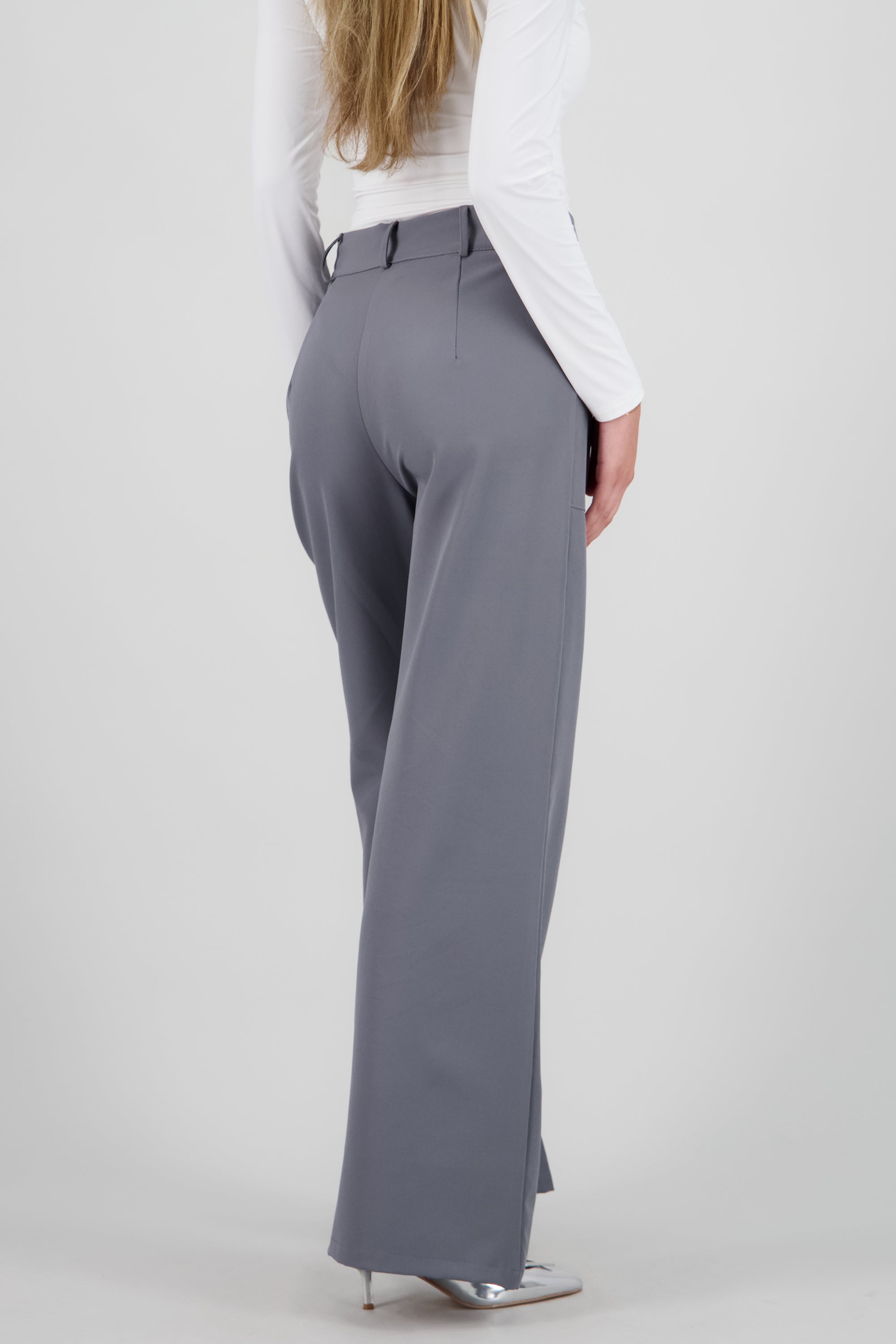 Pantalon recto con bolsillos curveados GRIS OBSCURO