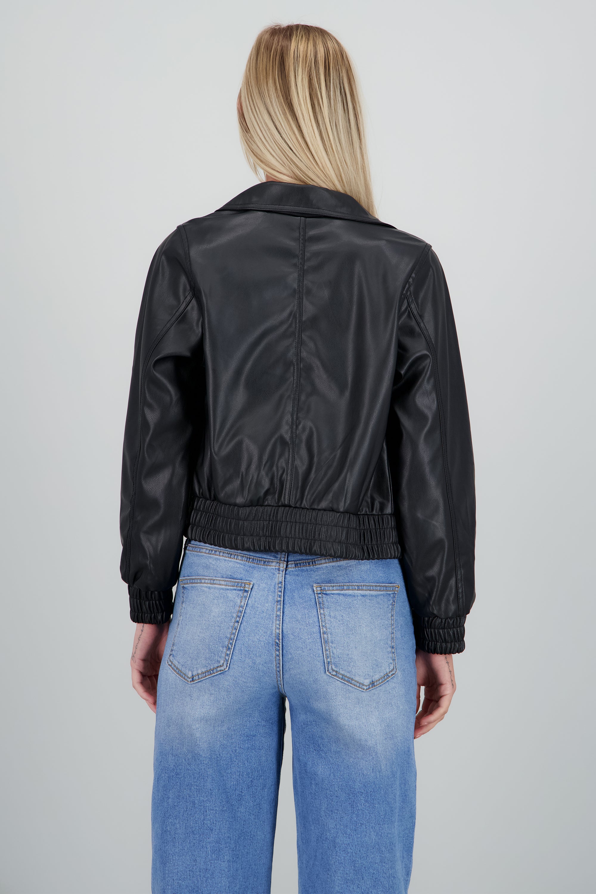 Chamarra efecto piel solapa NEGRO