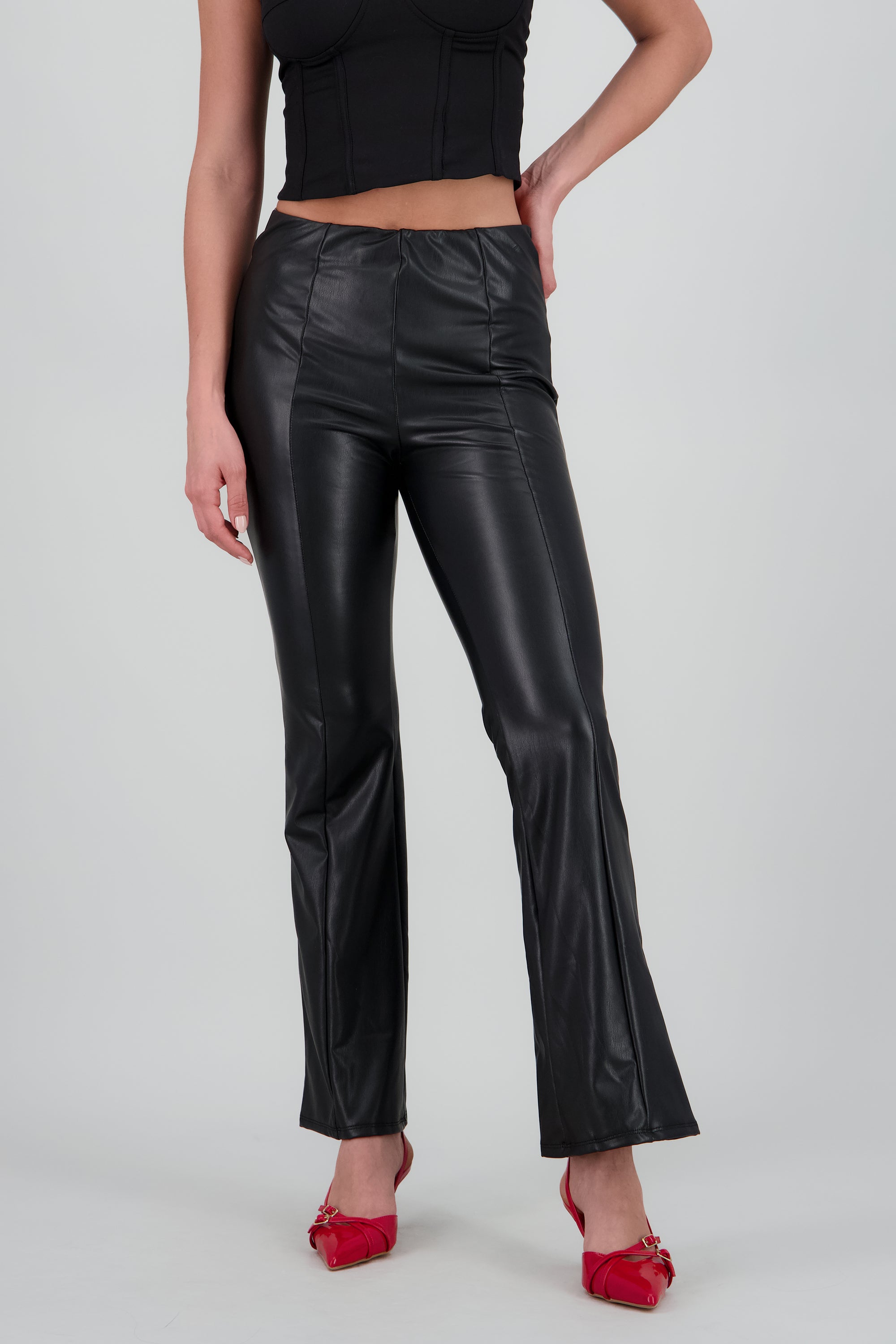 Pantalon efecto piel NEGRO