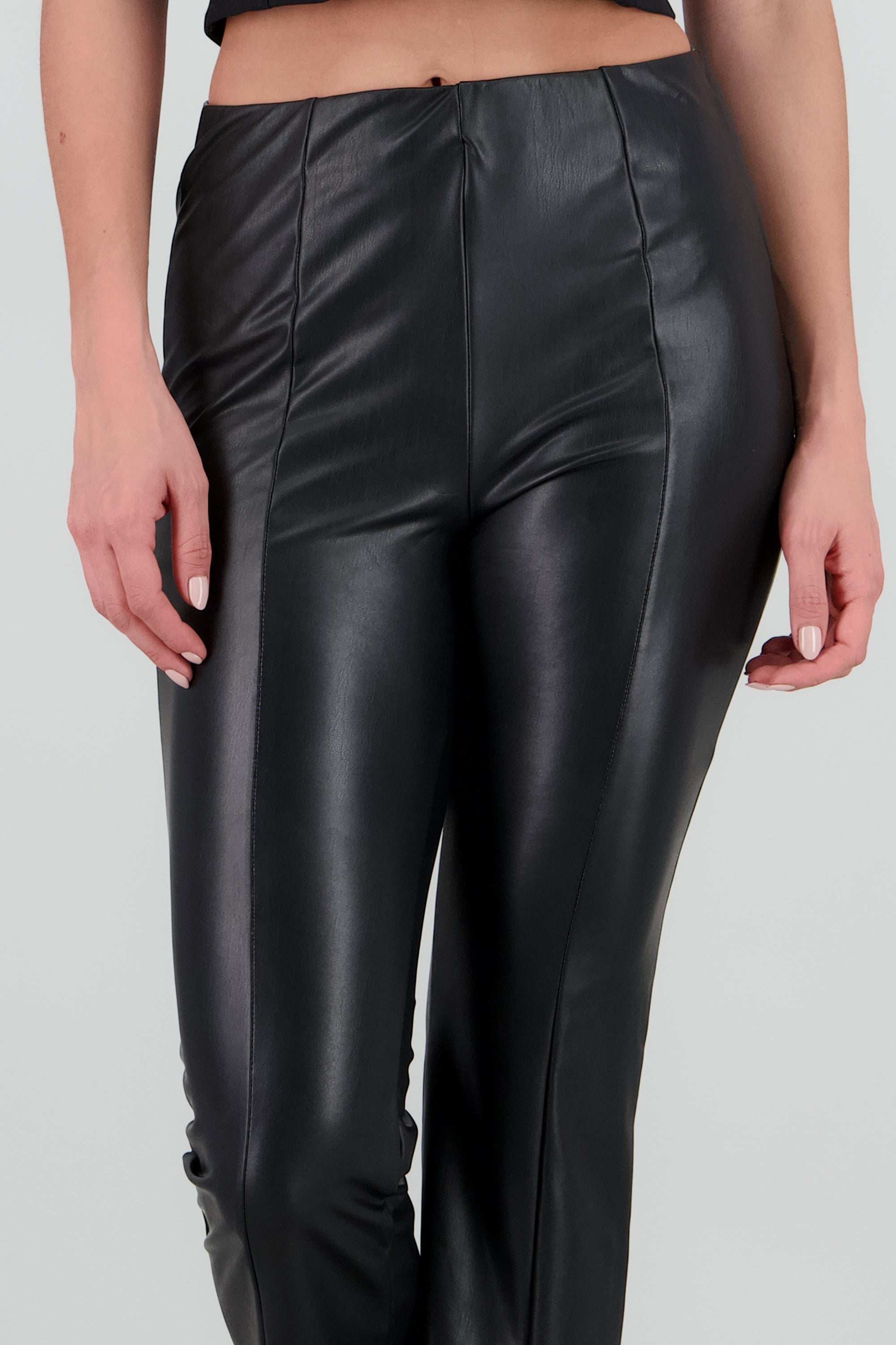 Pantalon efecto piel NEGRO