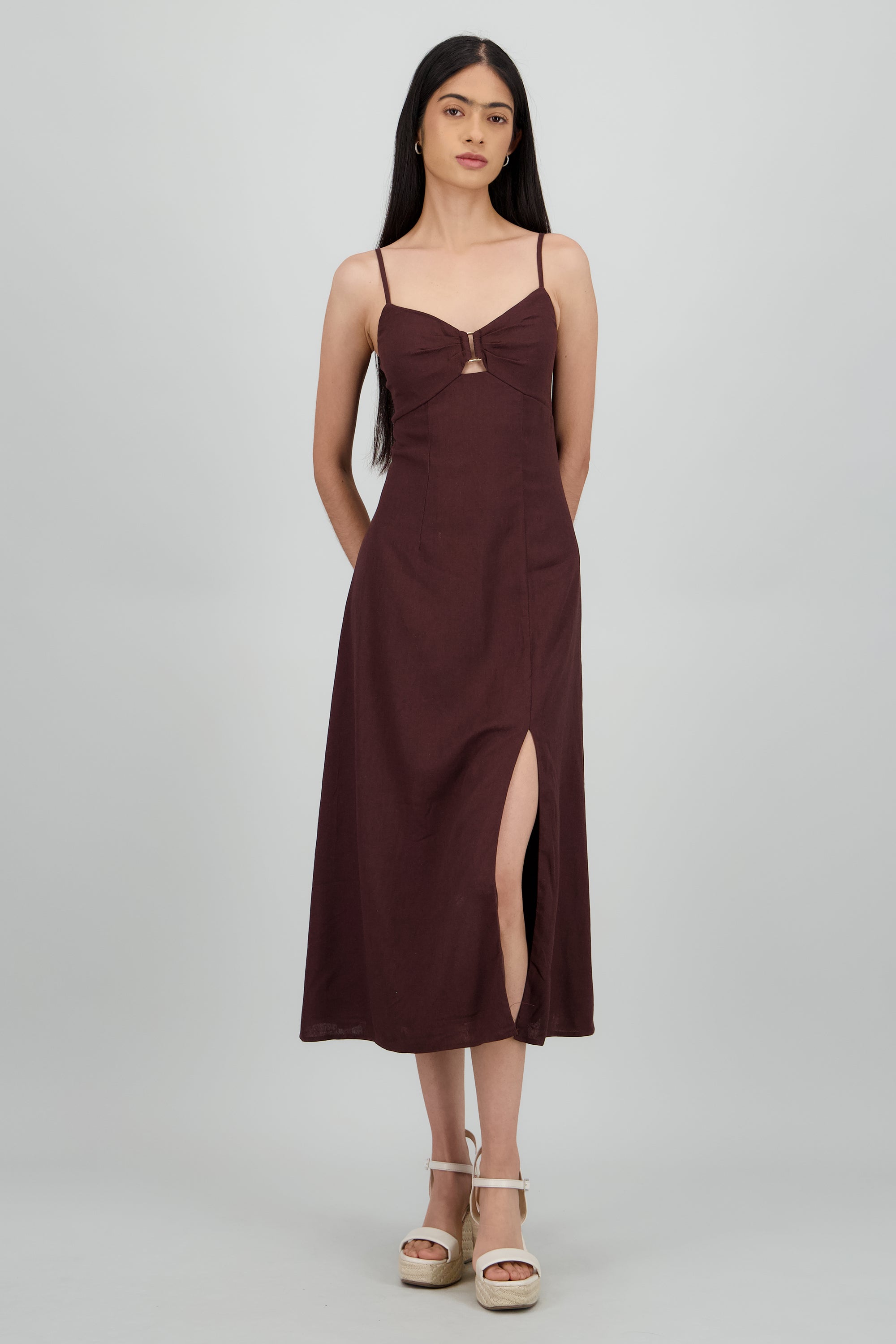 vestido maxi con detalle abertura CHOCOLATE