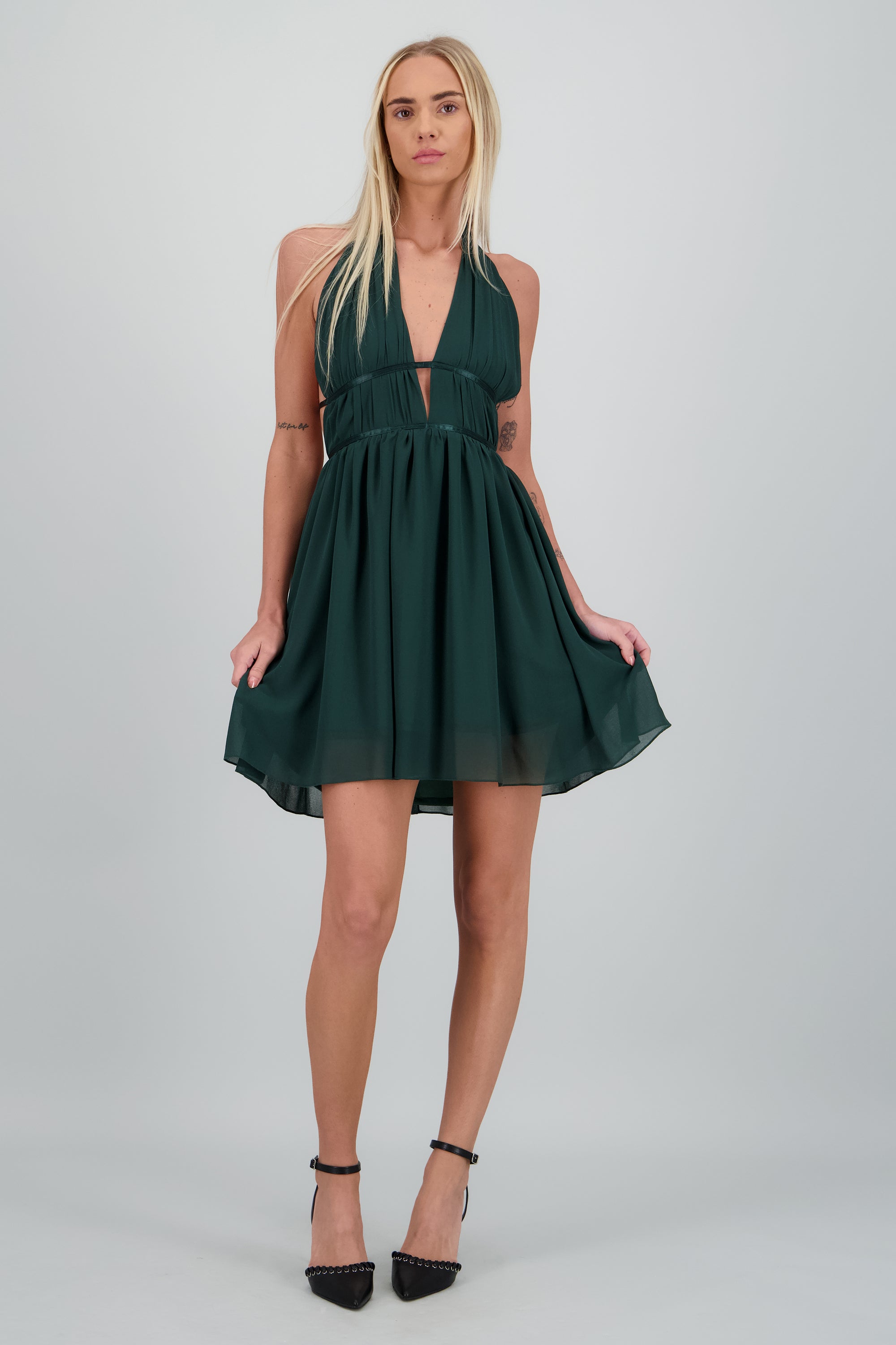 Vestido mini halter amarre espalda descubierta VERDE CAZADOR