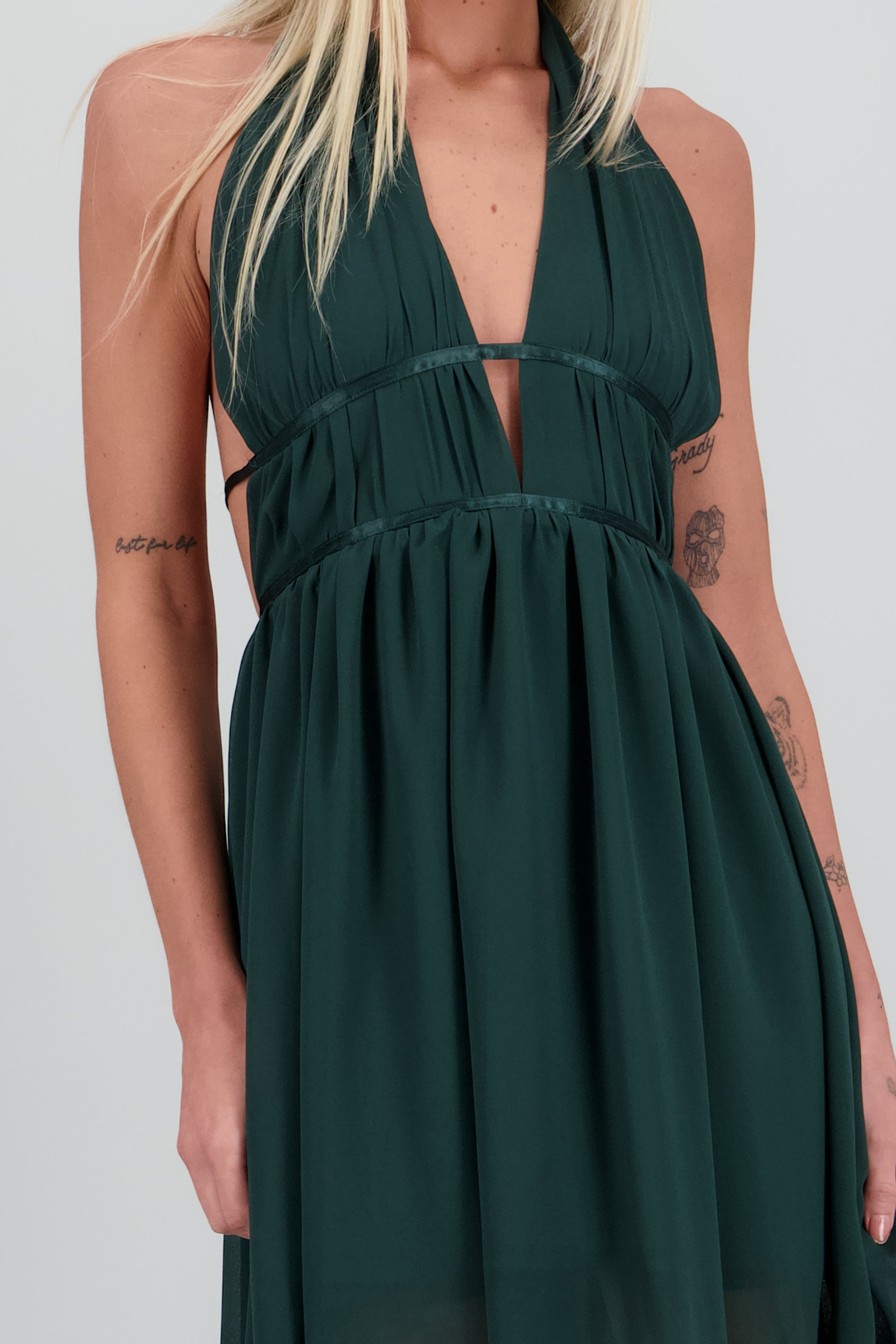 Vestido mini halter amarre espalda descubierta VERDE CAZADOR