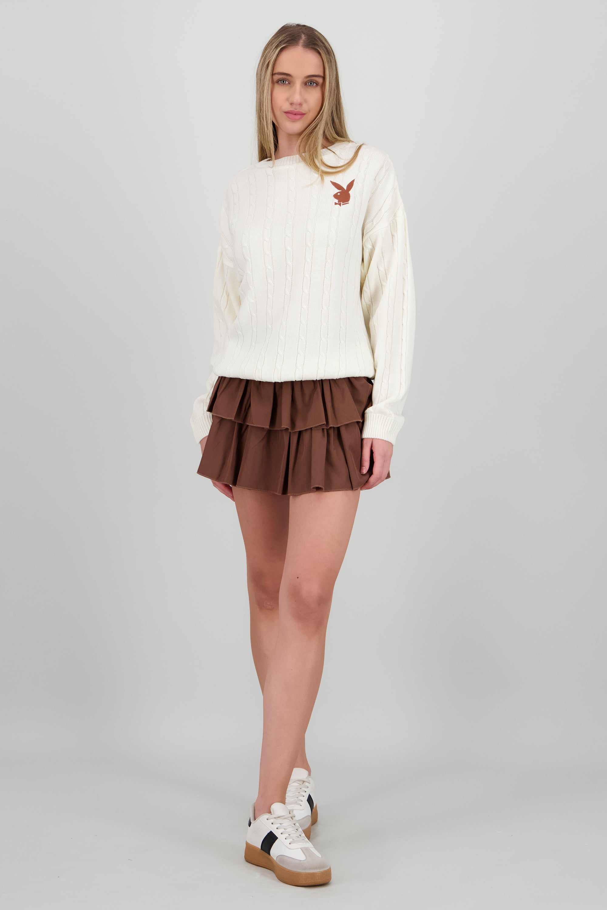 Sueter trenzado bordado playboy CREMA