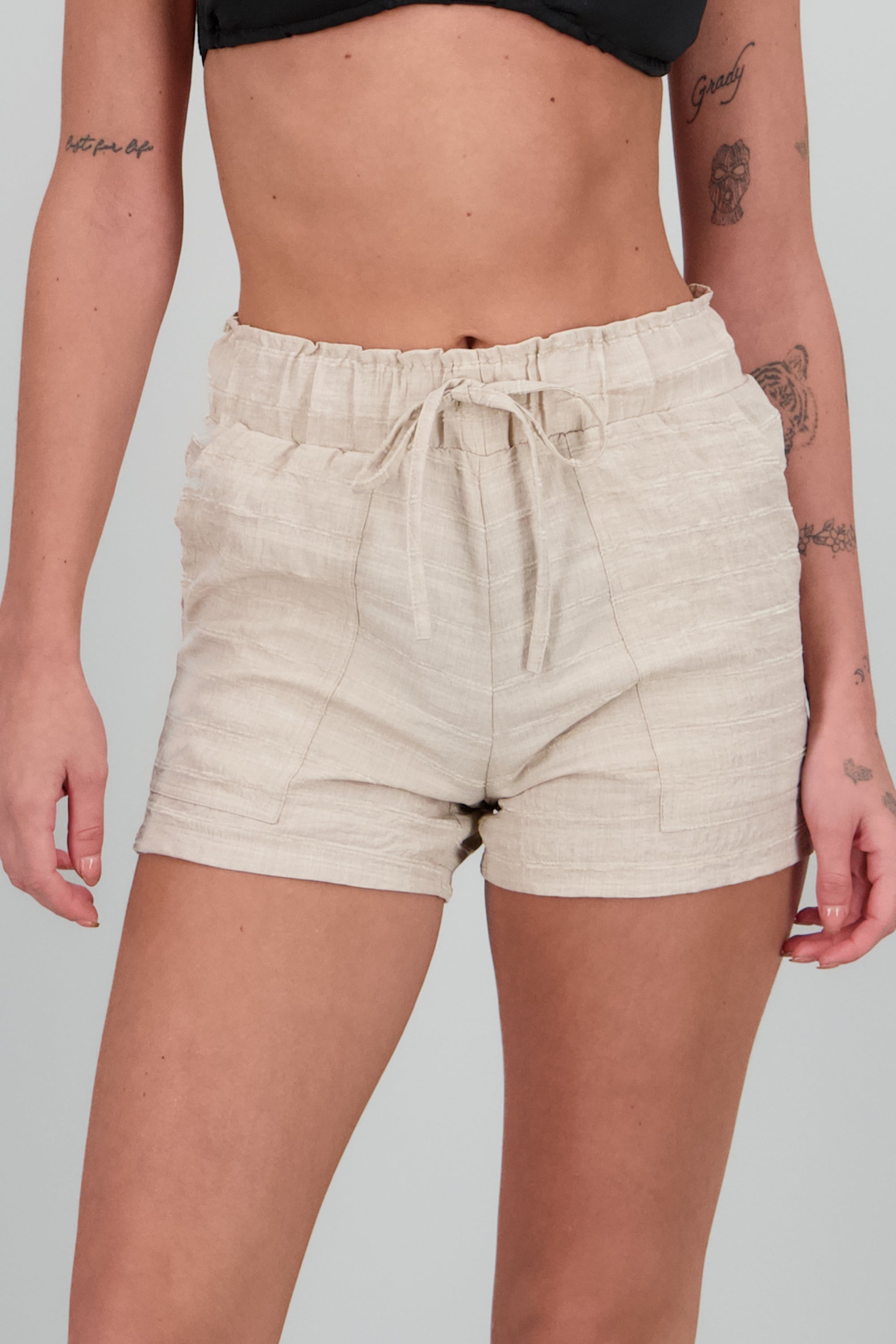 Short jareta con textura BEIGE