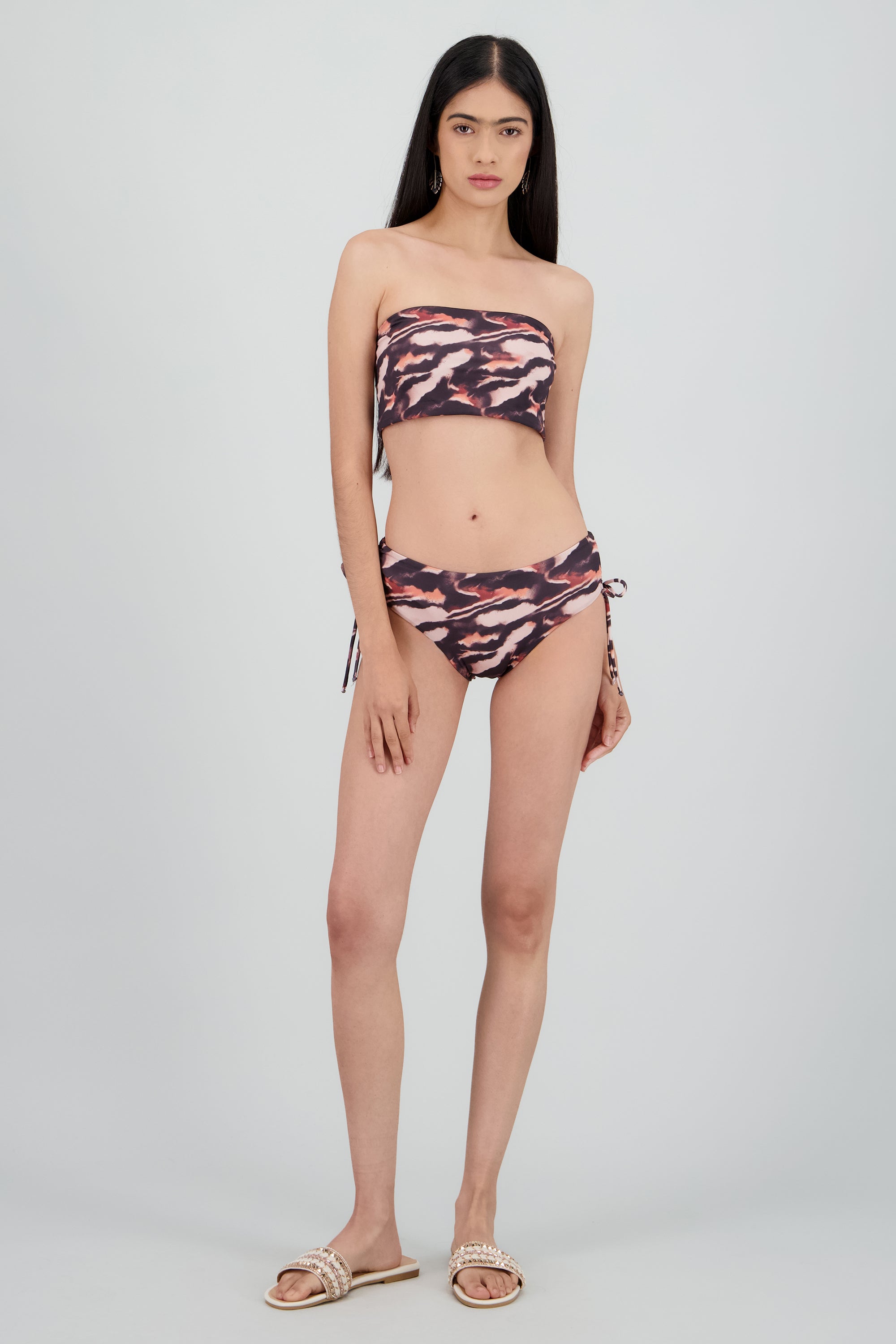 Bikini straples calzon medio jaretas HUESO COMBO