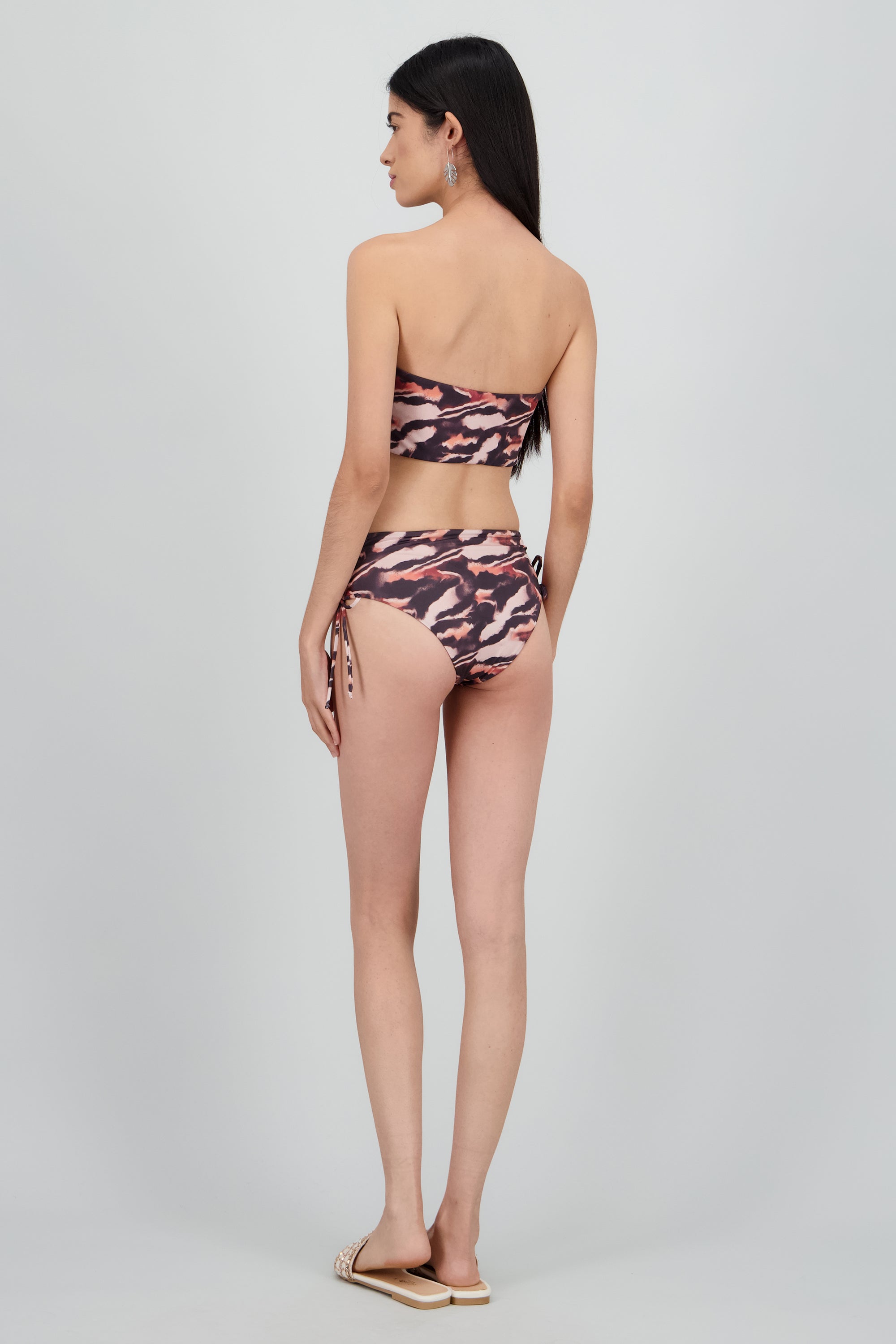 Bikini straples calzon medio jaretas HUESO COMBO