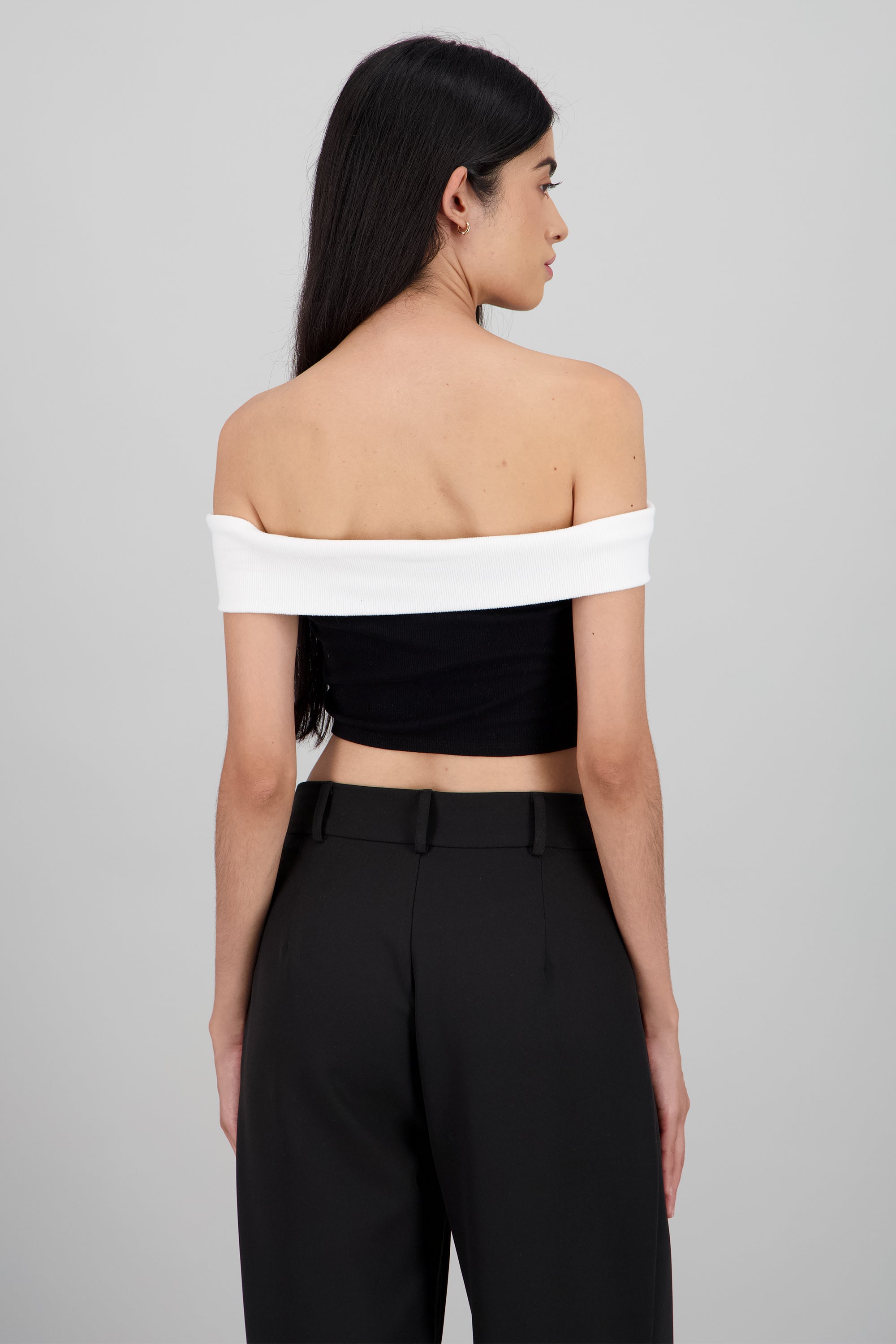 Top off shoulder contraste NEGRO COMBO
