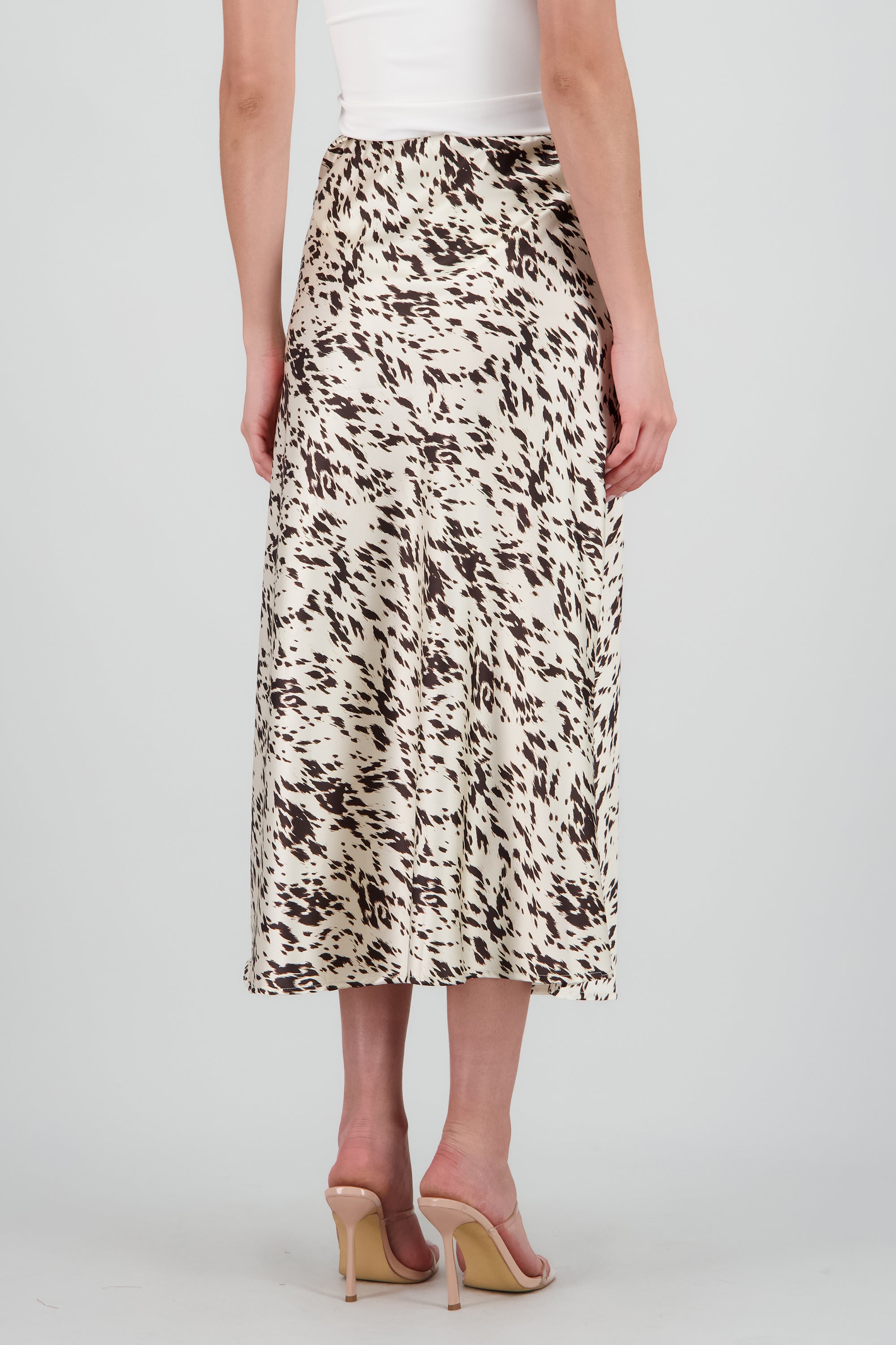 Falda midi de satin estampado manchas BLANCO COMBO