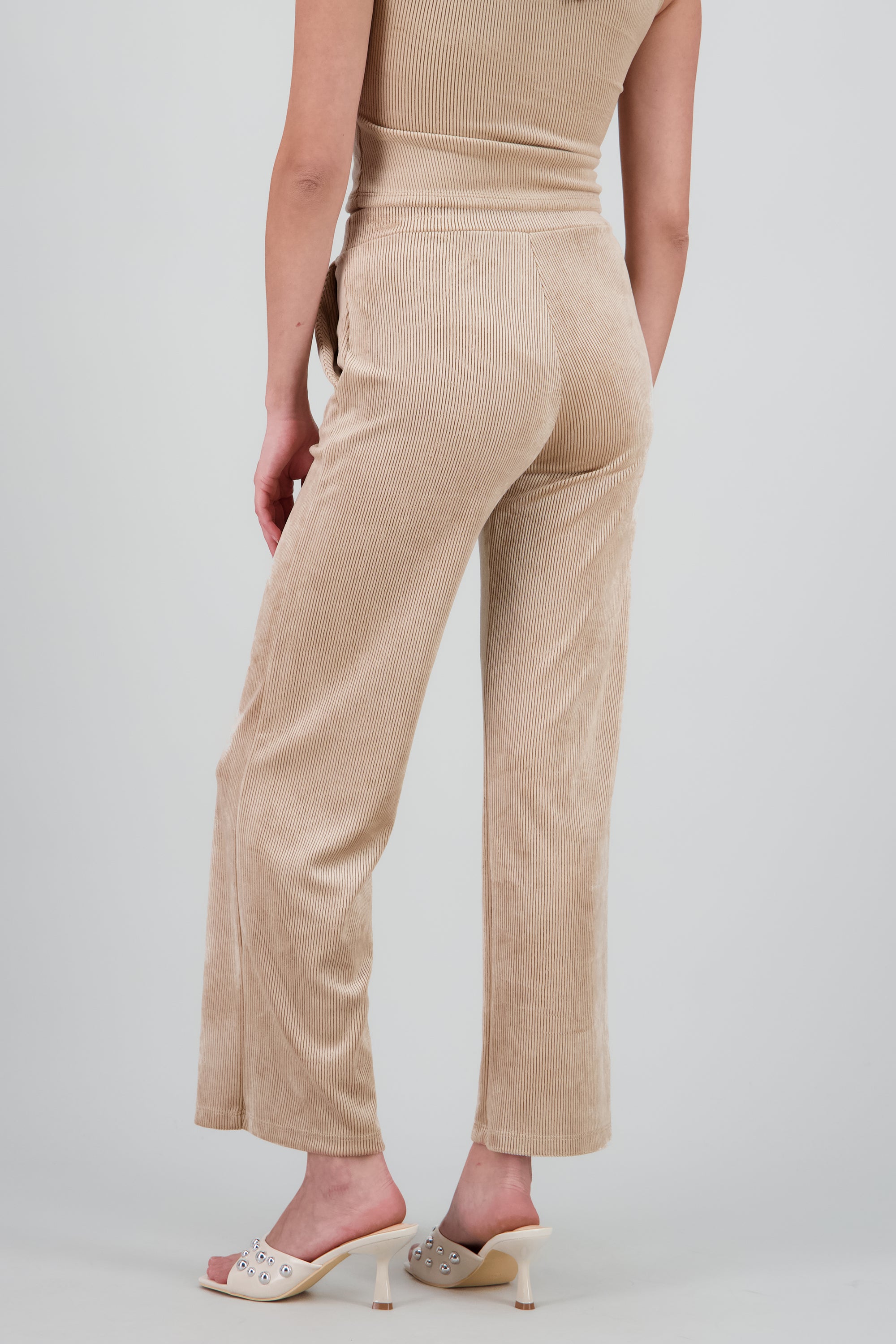 Pantalon resorte detalle bolsas BEIGE