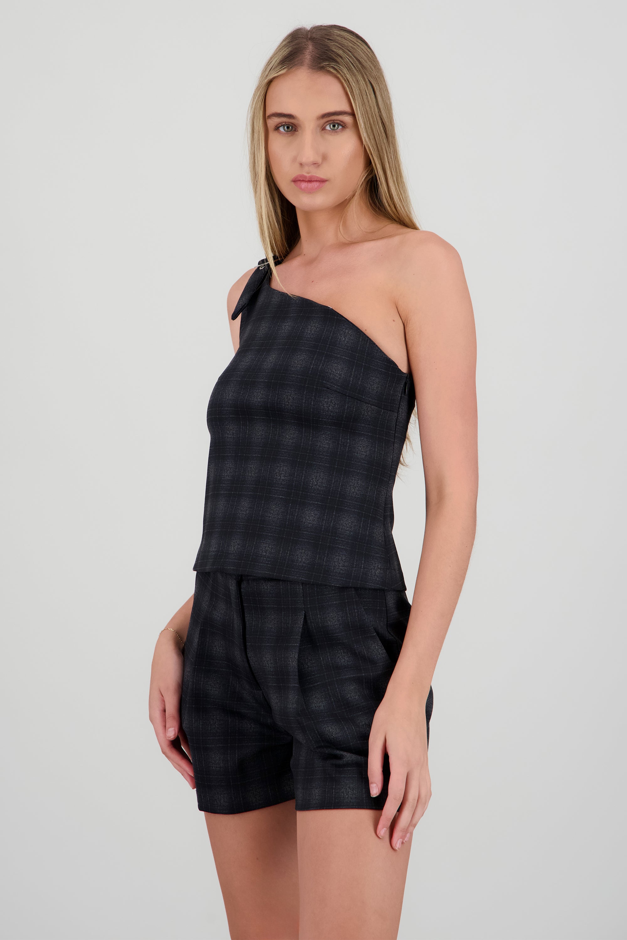 Top one shoulder con hebilla estampado cuadros MARINO COMBO