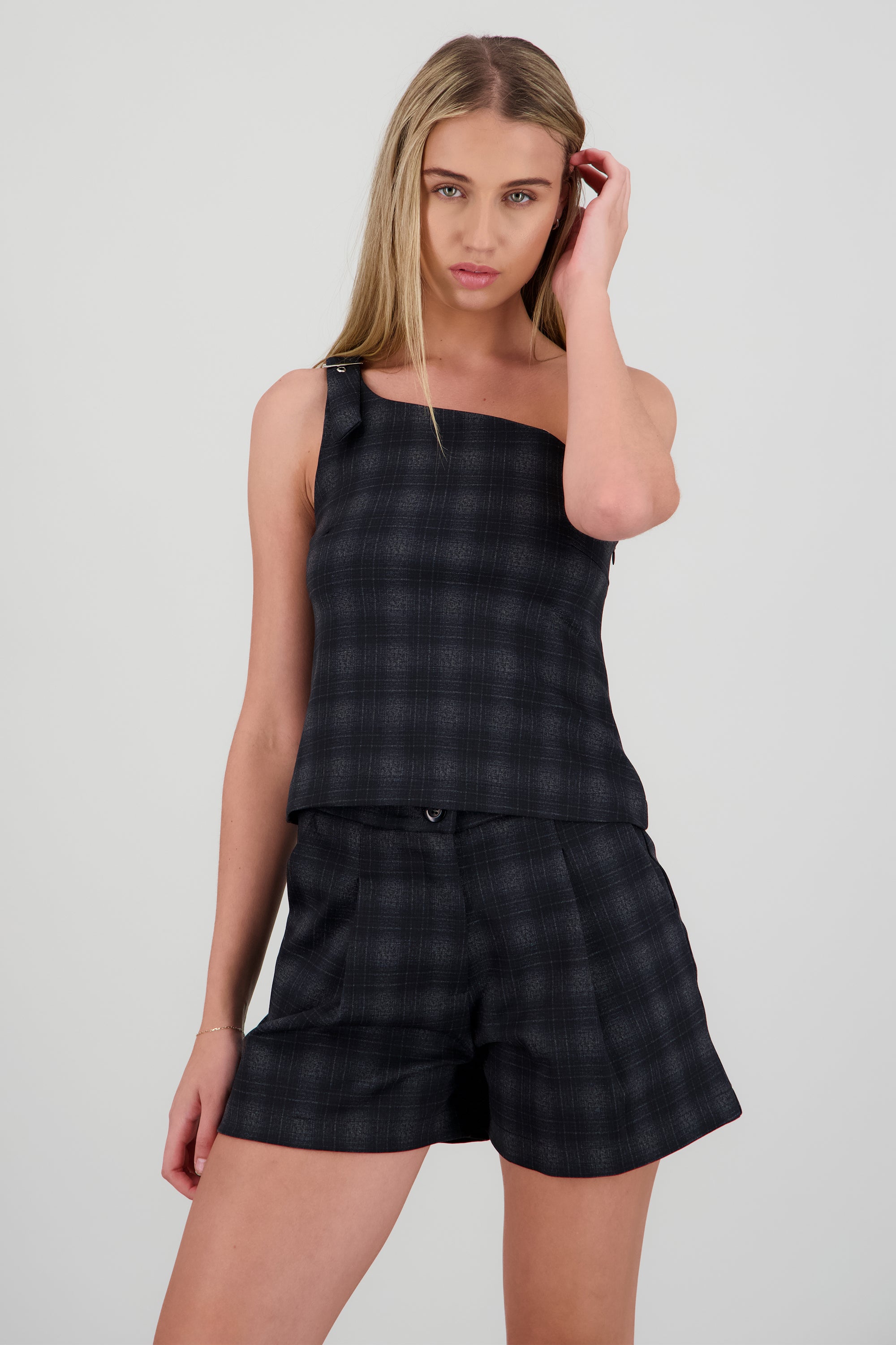 Top one shoulder con hebilla estampado cuadros MARINO COMBO