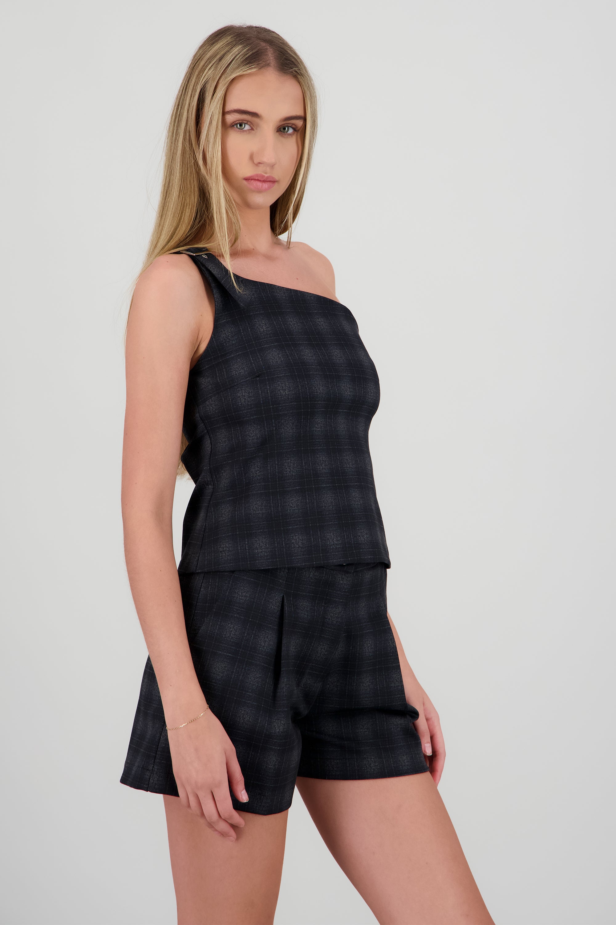 Top one shoulder con hebilla estampado cuadros MARINO COMBO