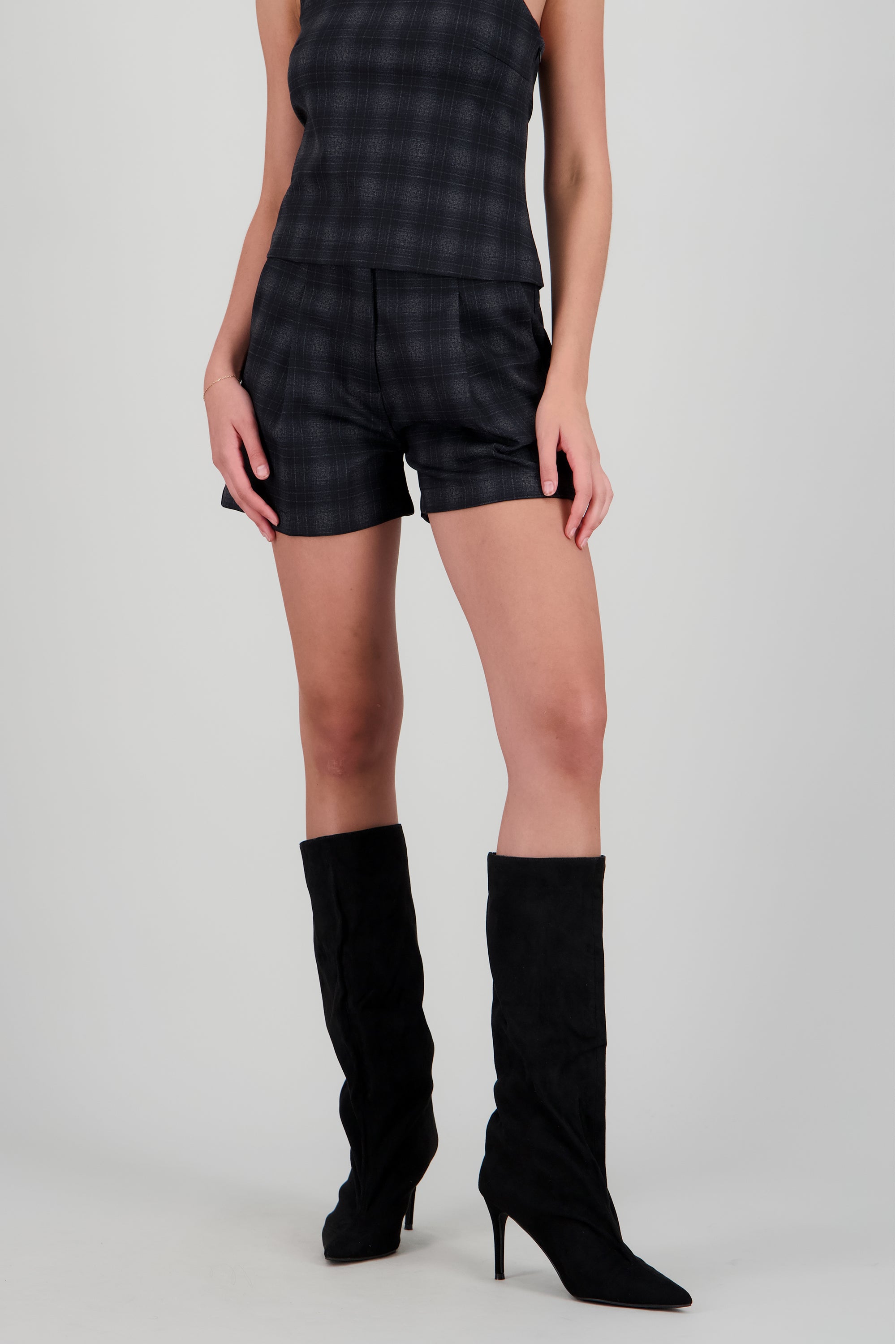 Shorts con pinzas estampado cruadros MARINO COMBO