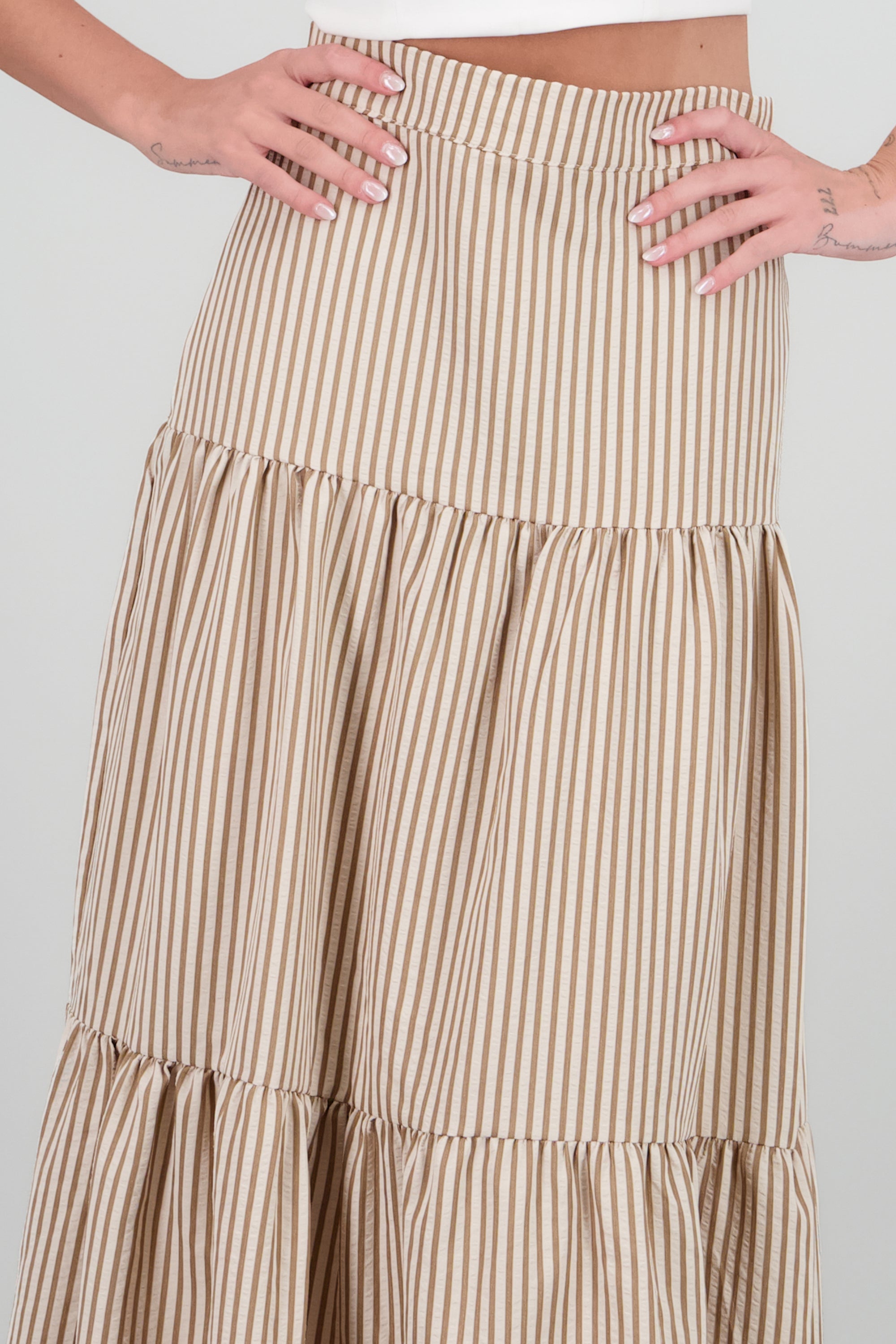 Maxi falda detalle olanes estampado rayas CAFE COMBO
