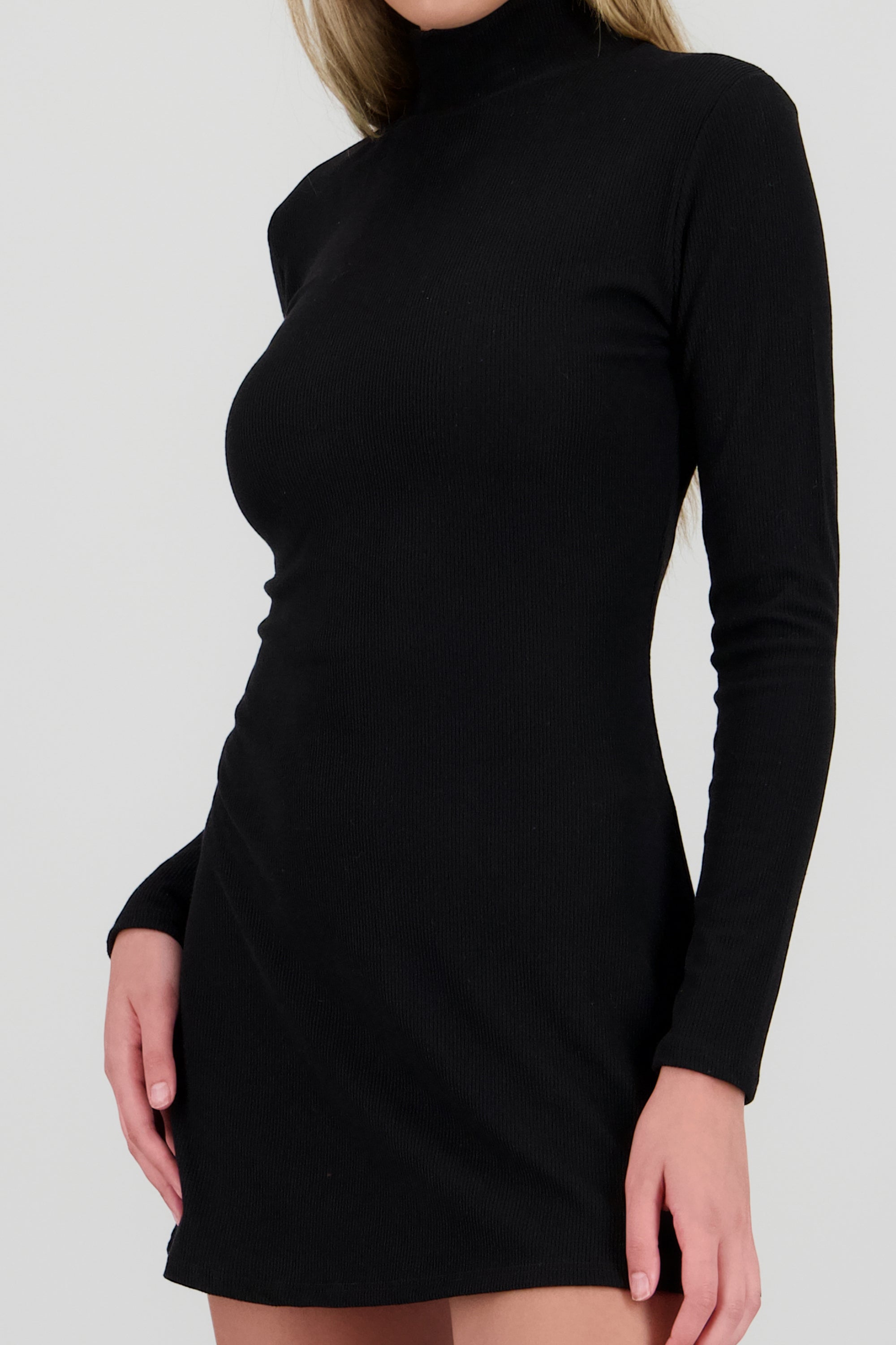 Vestido mini manga larga cuello alto NEGRO