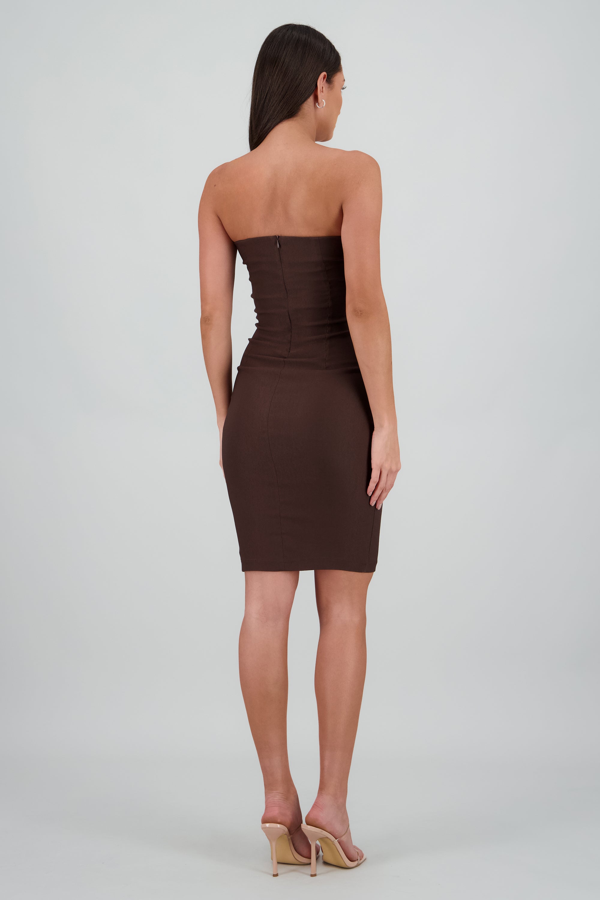 Vestido bodycon strapless con frunce CHOCOLATE