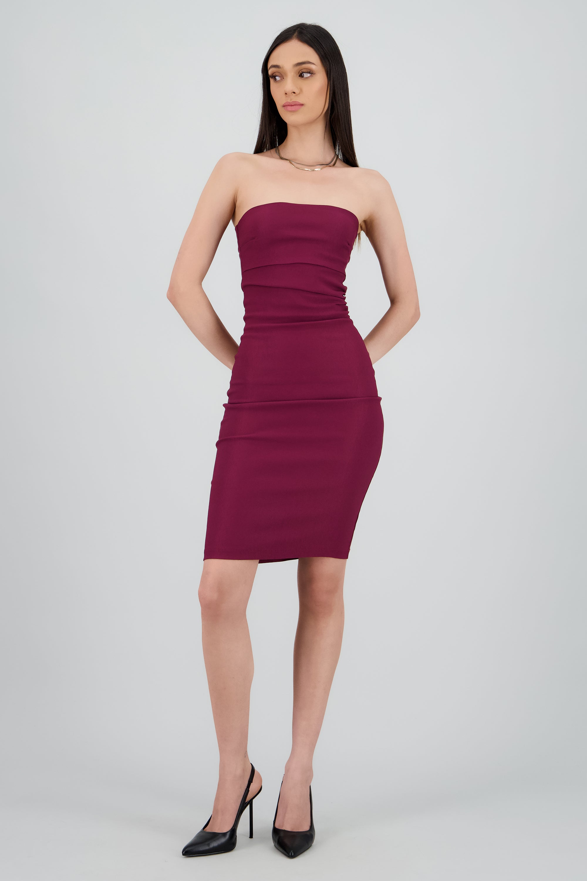 Vestido bodycon strapless con frunce VINO