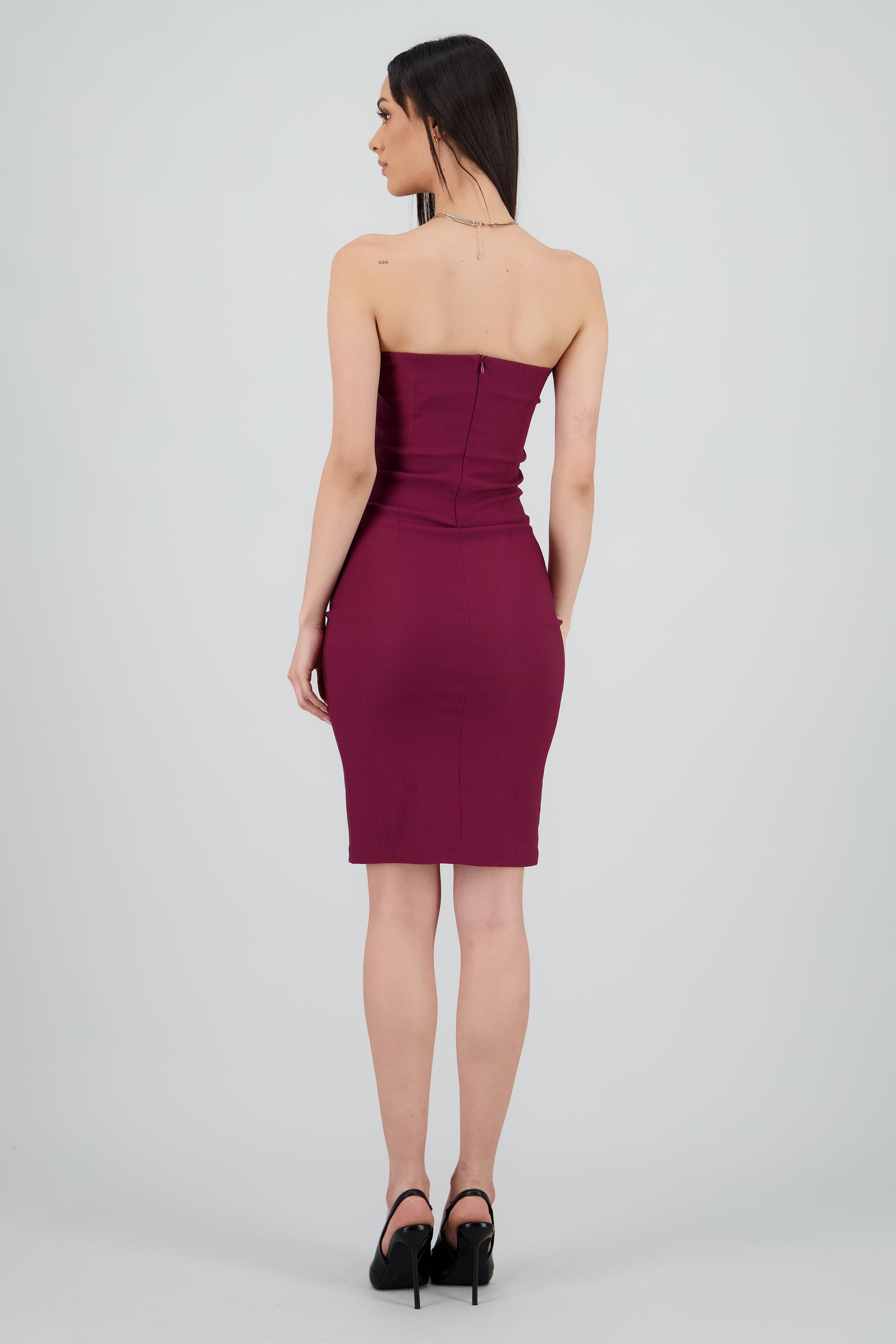Vestido bodycon strapless con frunce VINO