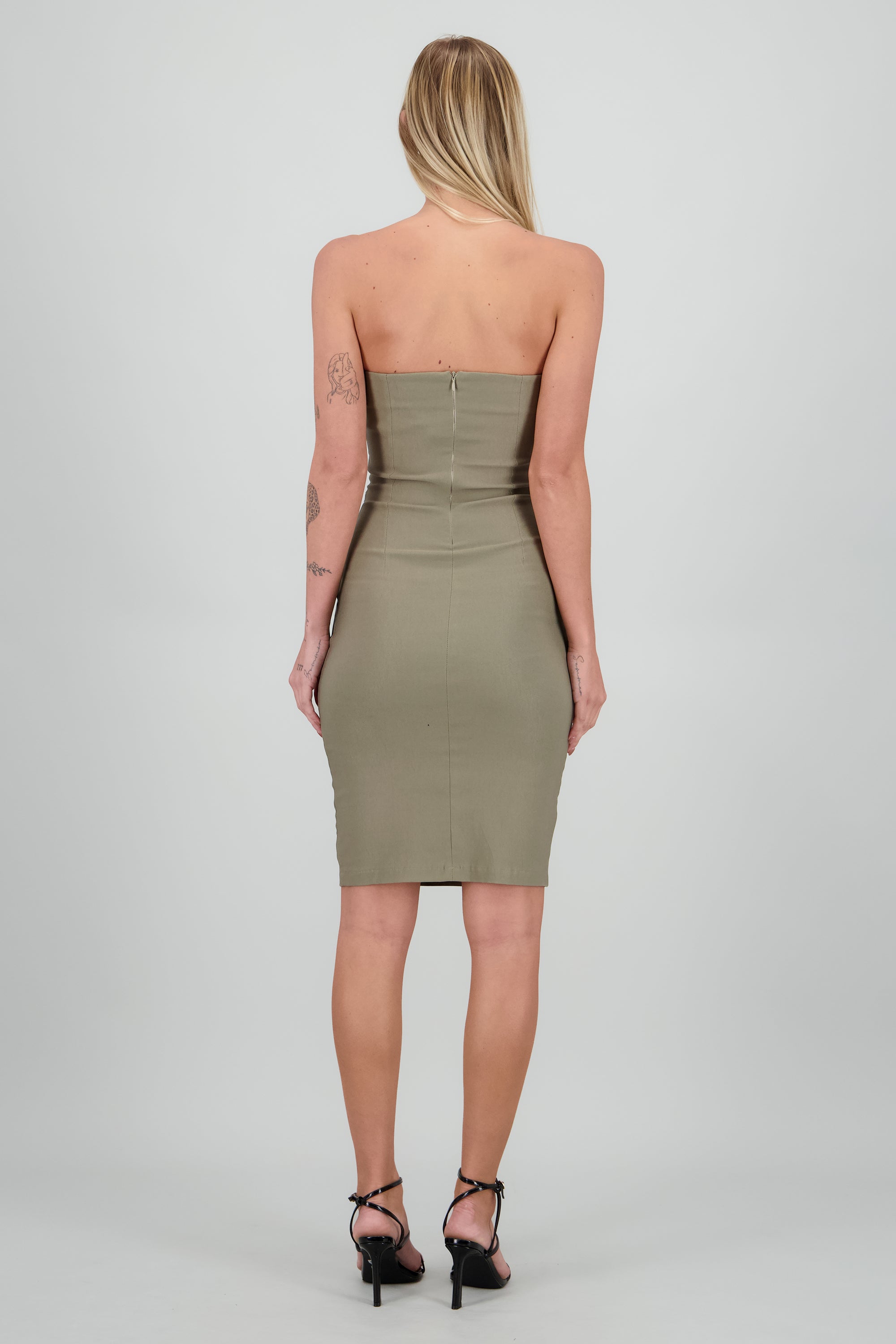 Vestido bodycon strapless con frunce OLIVO