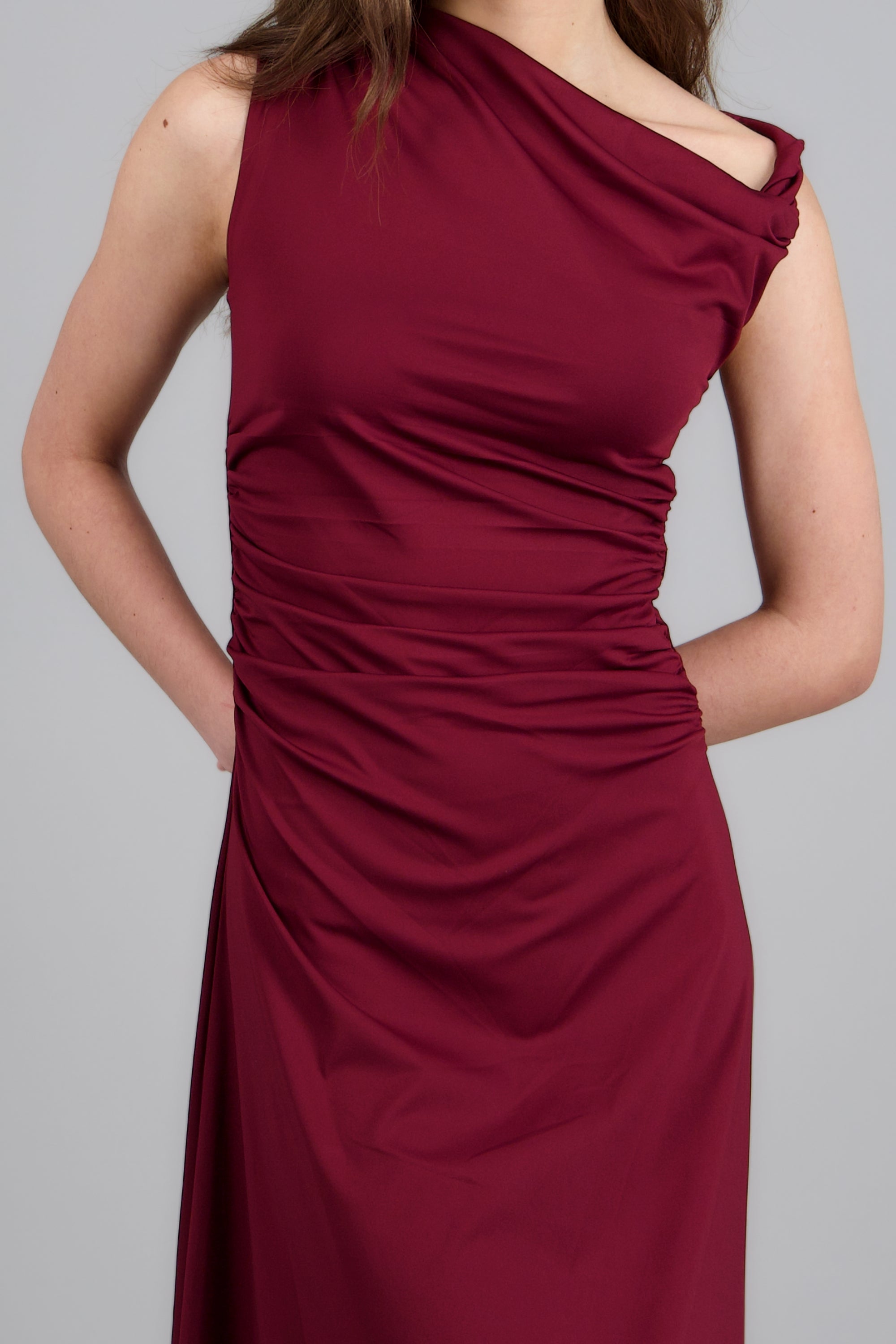 VESTIDO MIDI HOMBRO ASIMETRICO HYPSTERS VINO