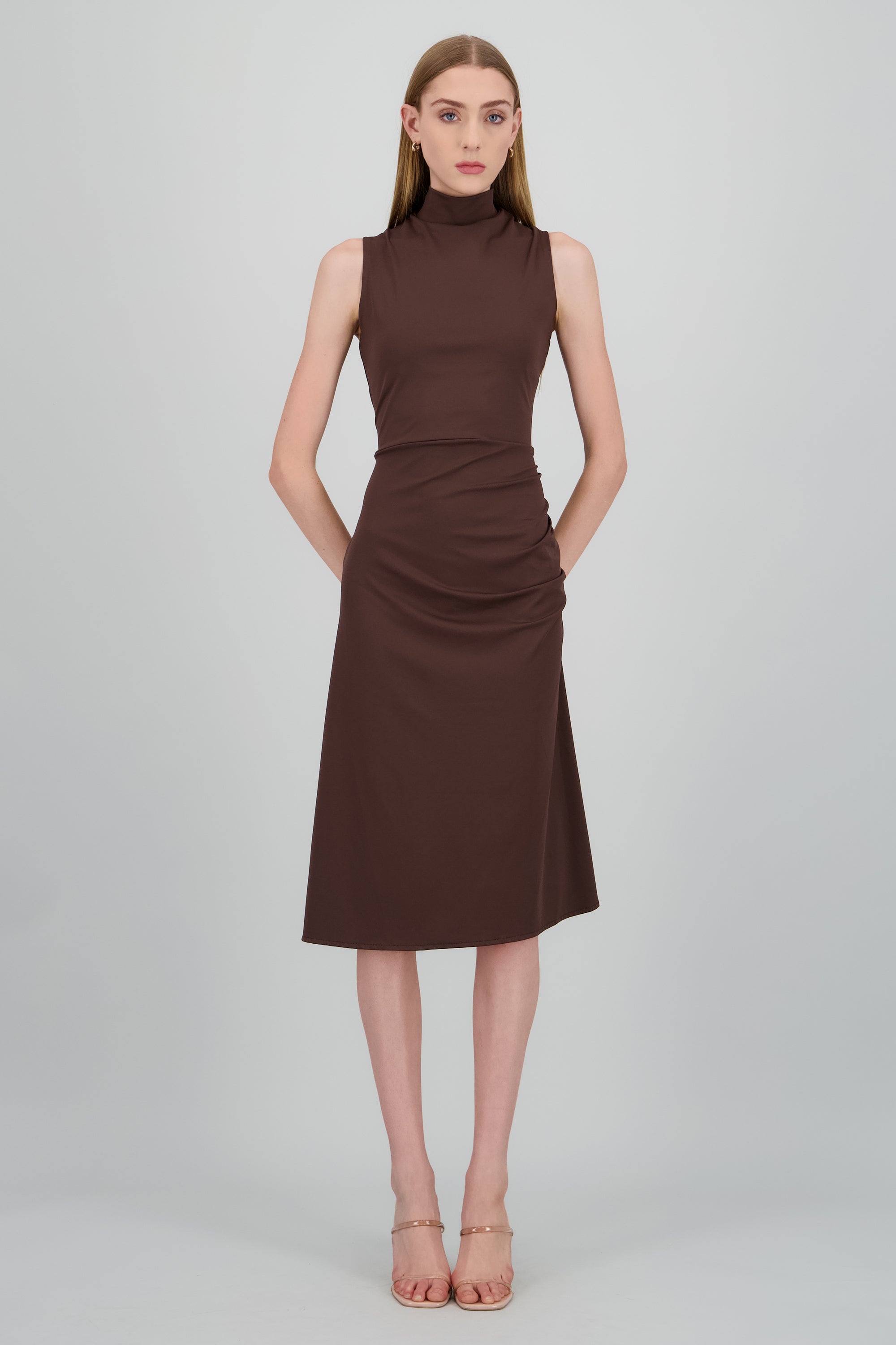 Vestido midi cuello alto con boton en espalda CHOCOLATE