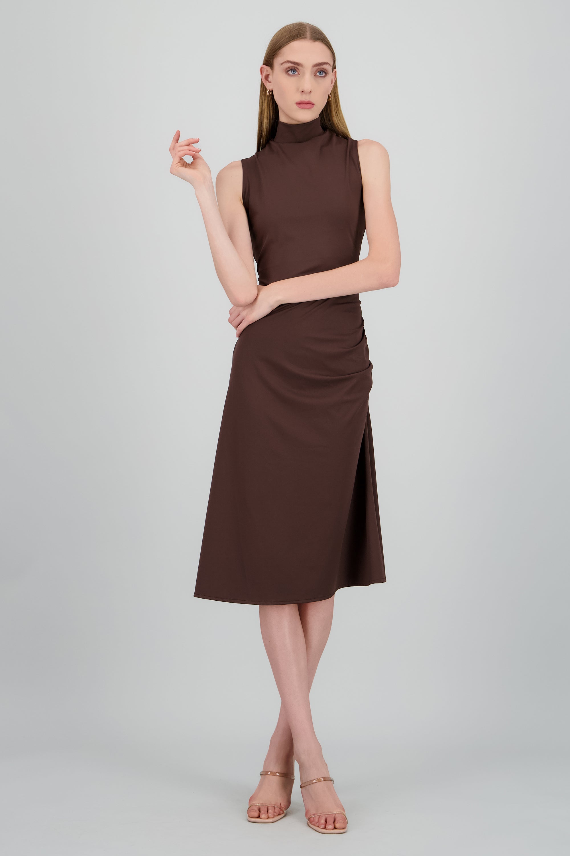 Vestido midi cuello alto con boton en espalda CHOCOLATE