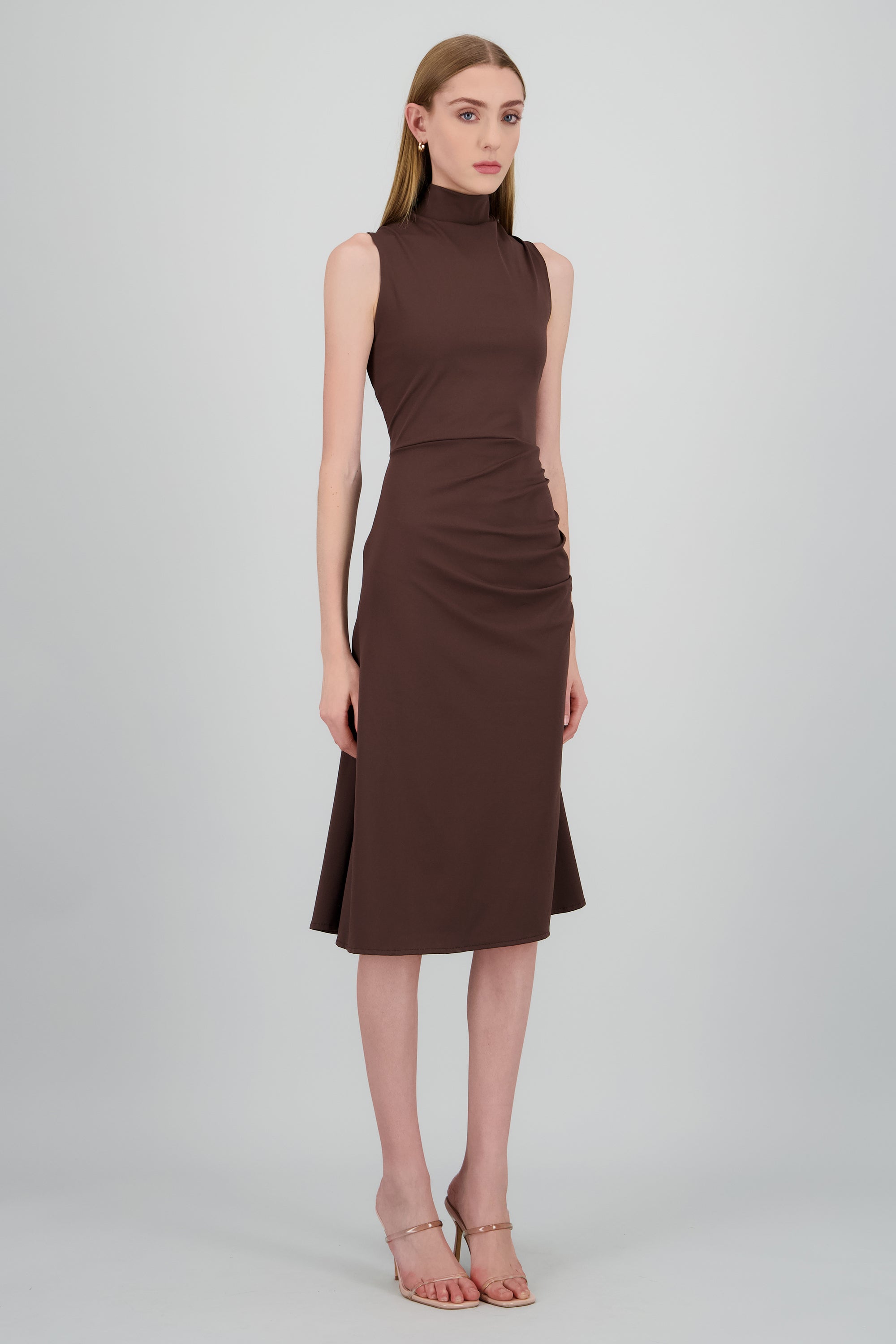 Vestido midi cuello alto con boton en espalda CHOCOLATE