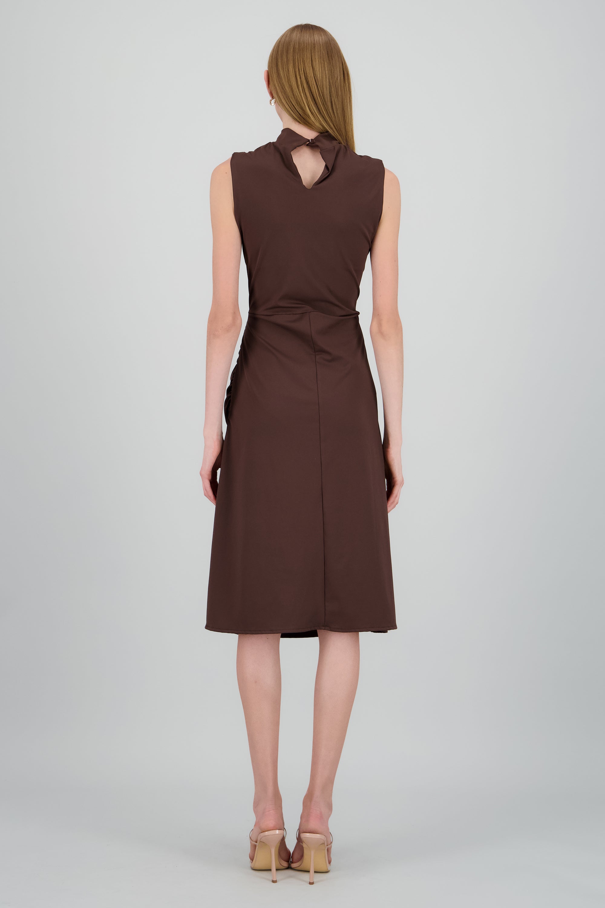 Vestido midi cuello alto con boton en espalda CHOCOLATE