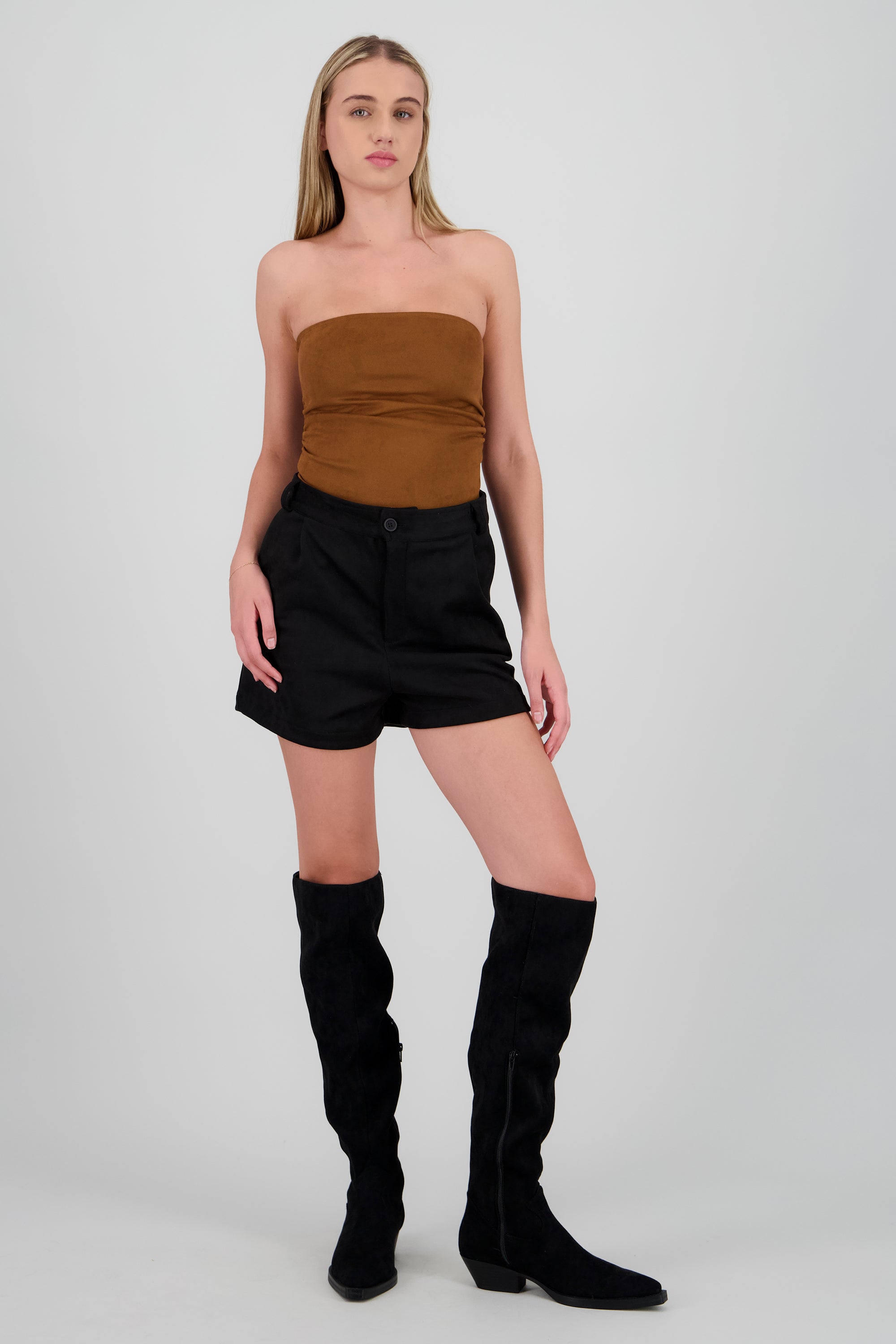 Short mini detalle pinzas suede NEGRO