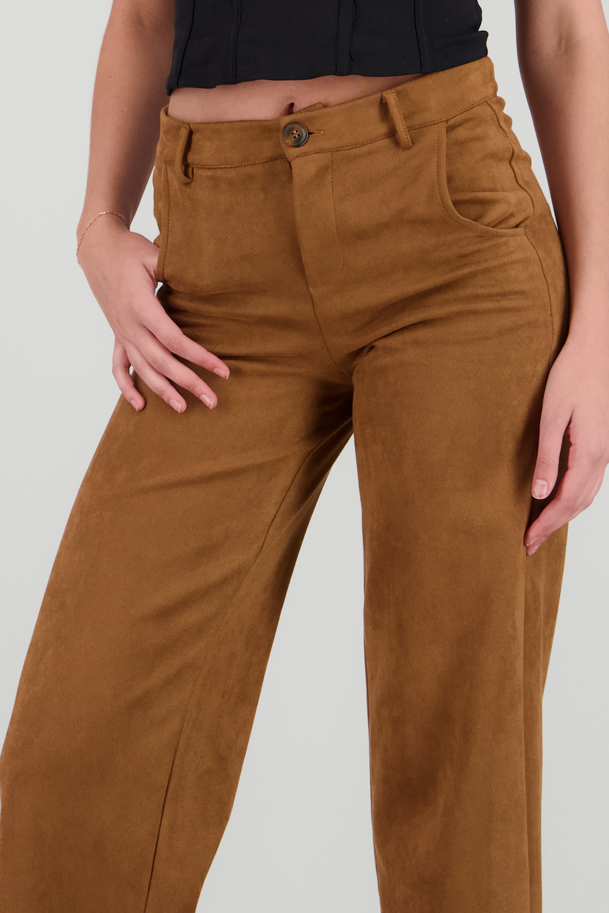 Pantalon con bolsas de suede KHAKI