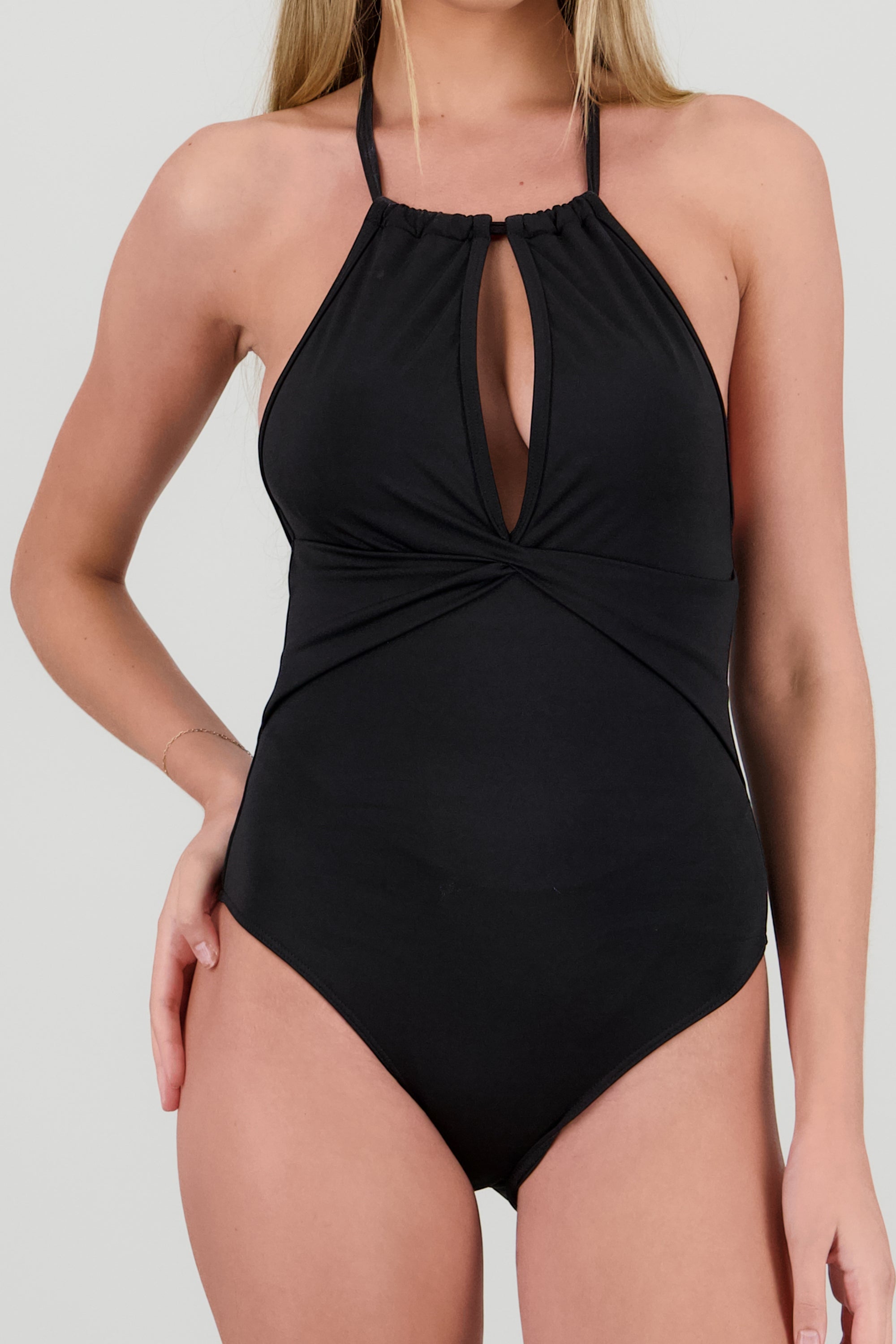 Traje de baño detalle escote NEGRO
