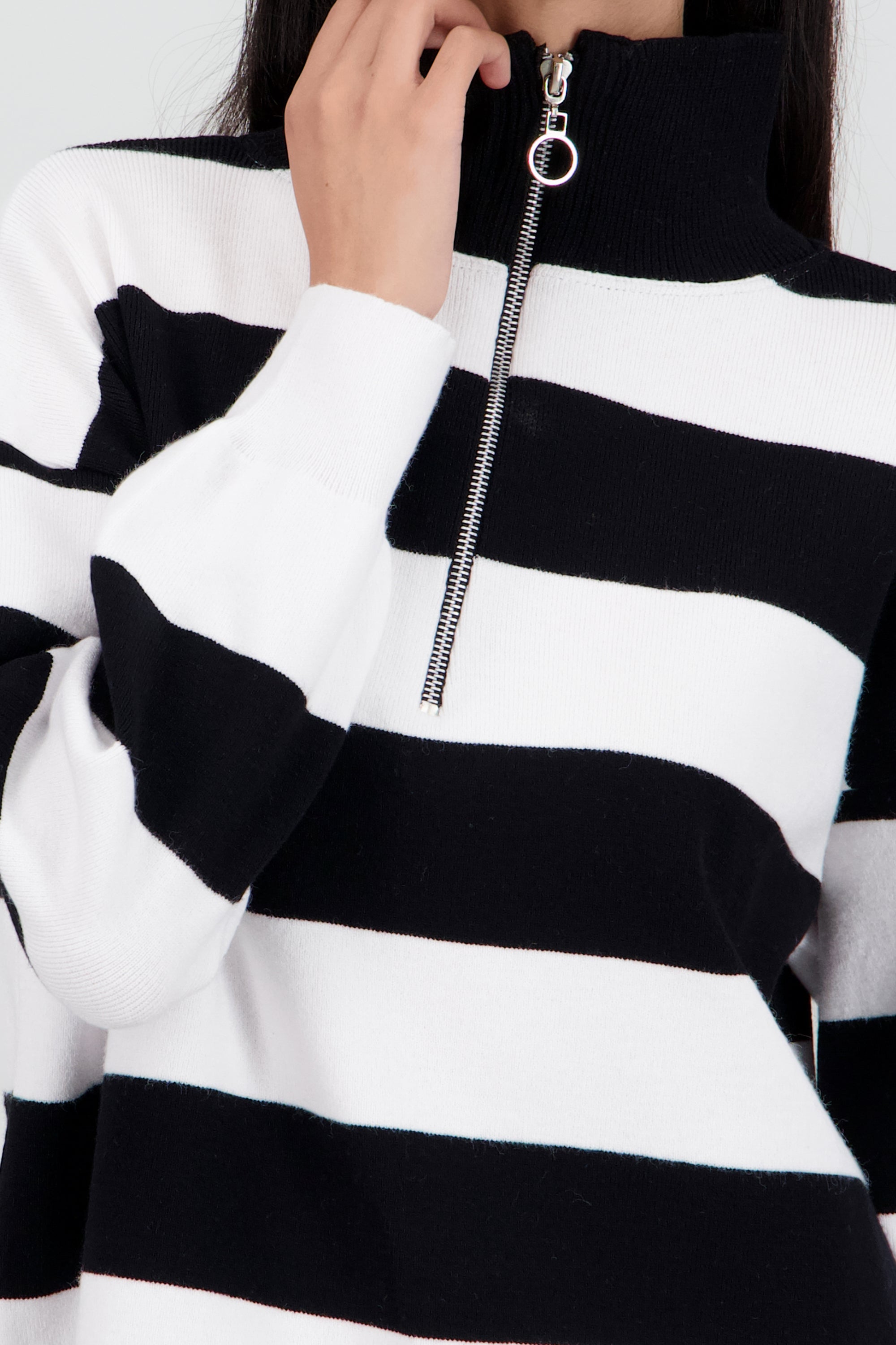 Sueter rayas detalle cierre NEGRO COMBO