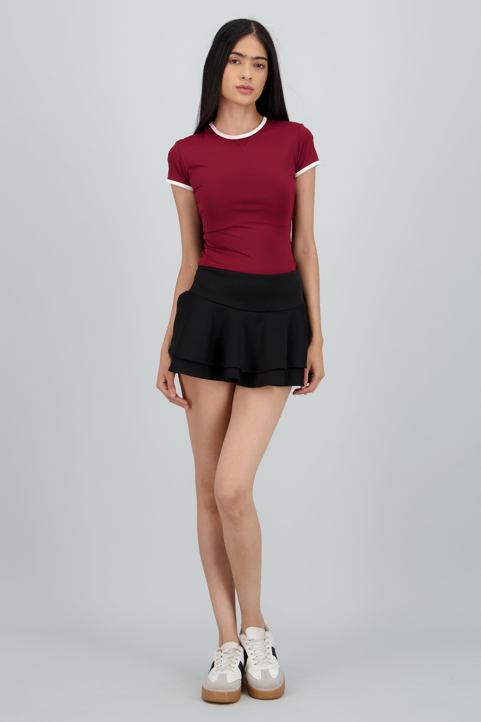 Falda doble olan NEGRO