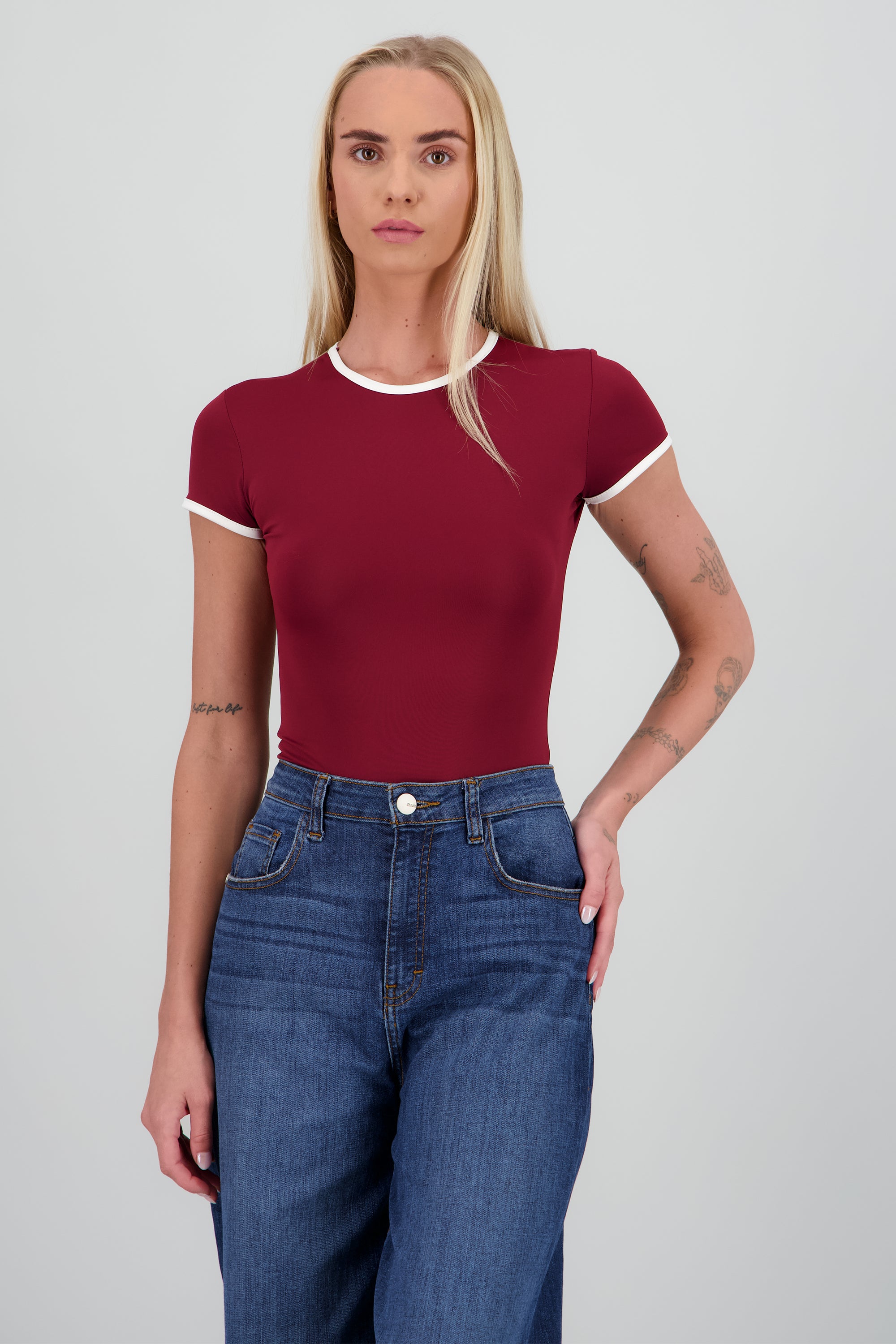 Body escote redondo contraste VINO