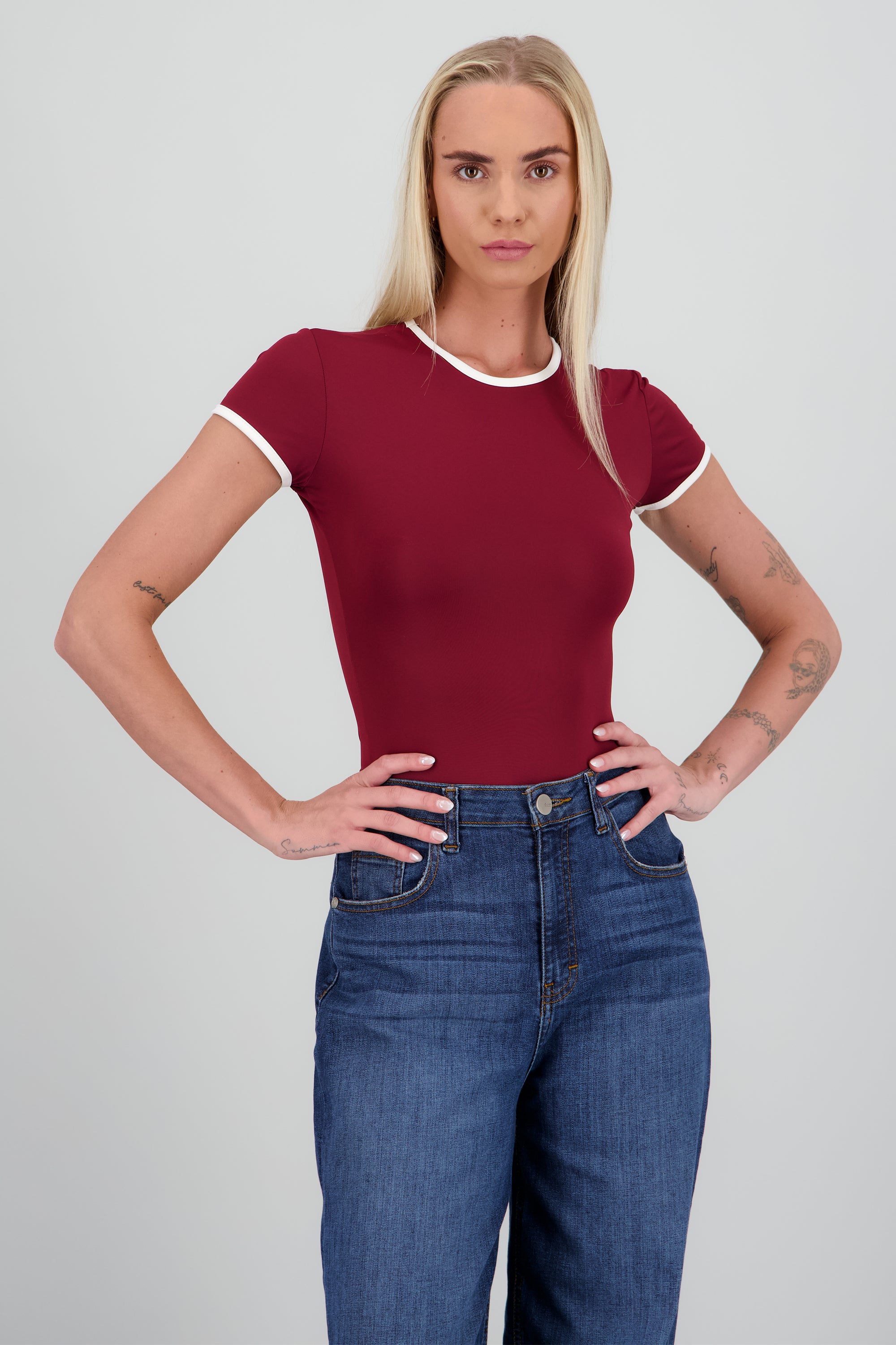 Body escote redondo contraste VINO