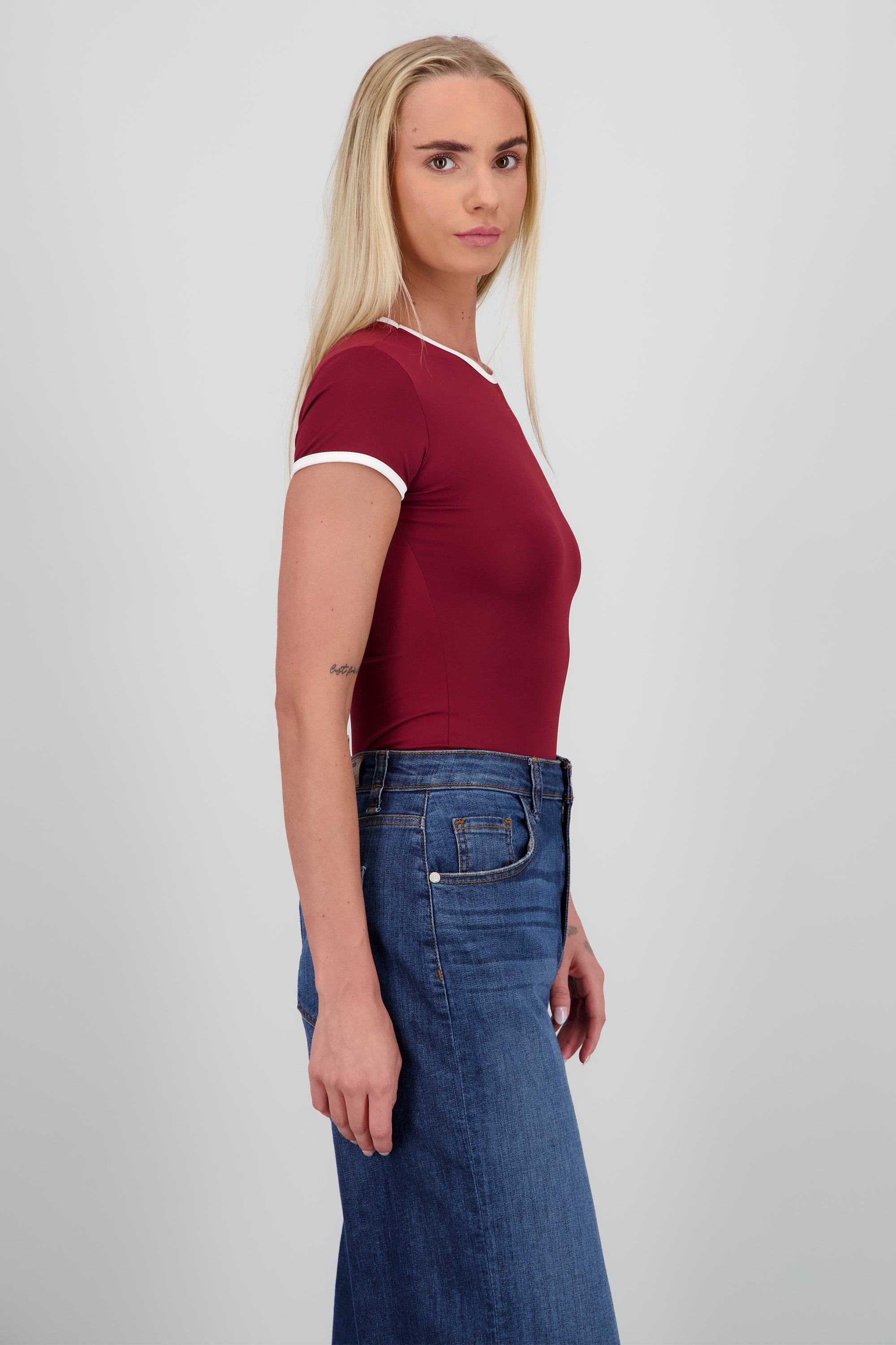 Body escote redondo contraste VINO