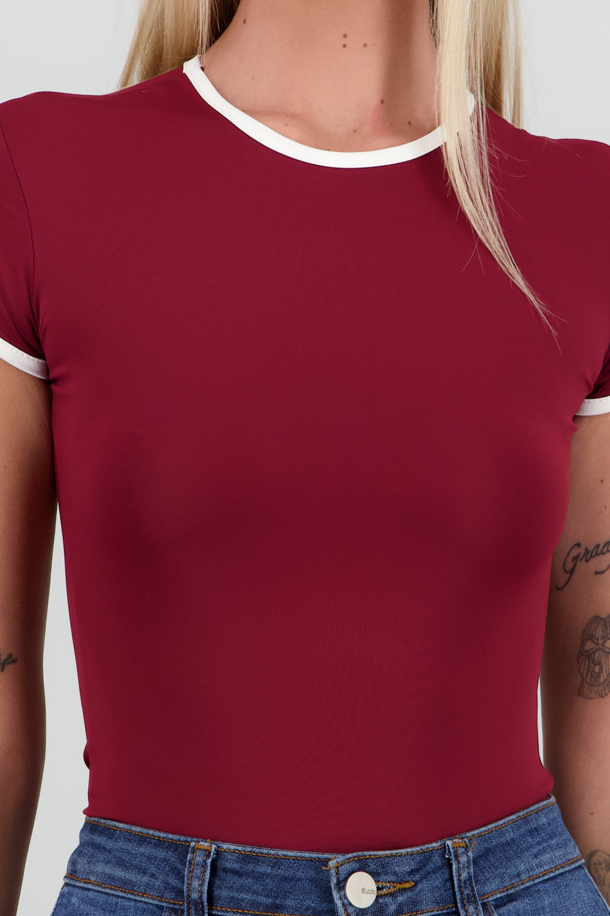 Body escote redondo contraste VINO