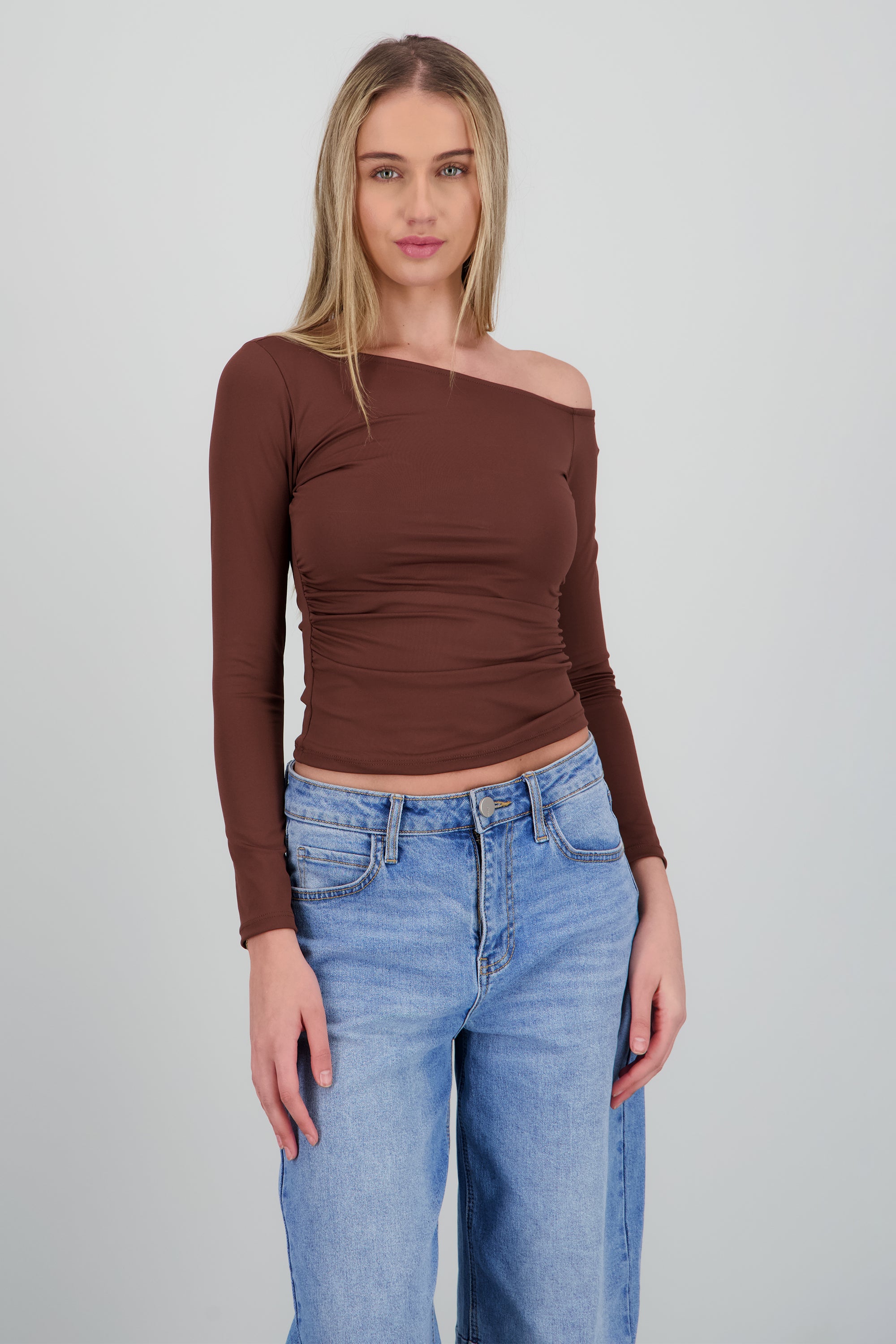 Top manga larga asimetrico CHOCOLATE