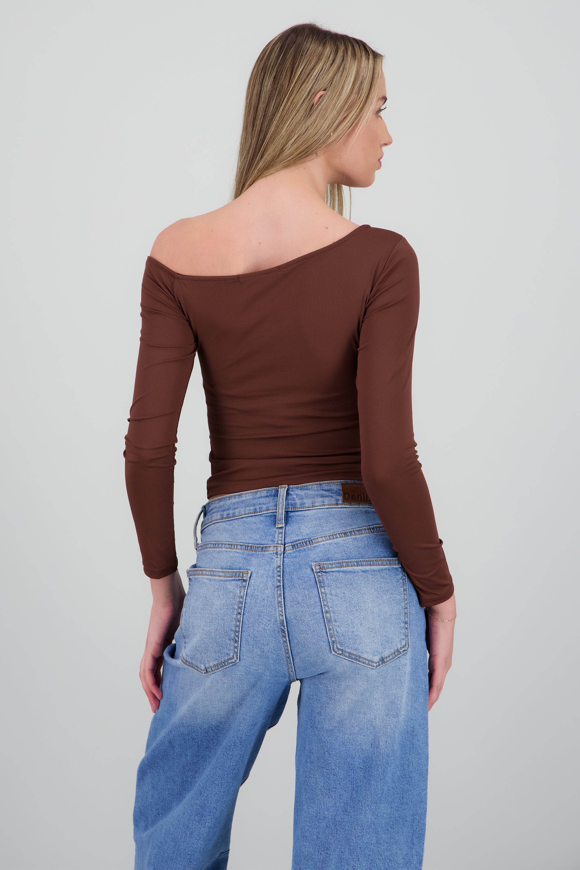 Top manga larga asimetrico CHOCOLATE