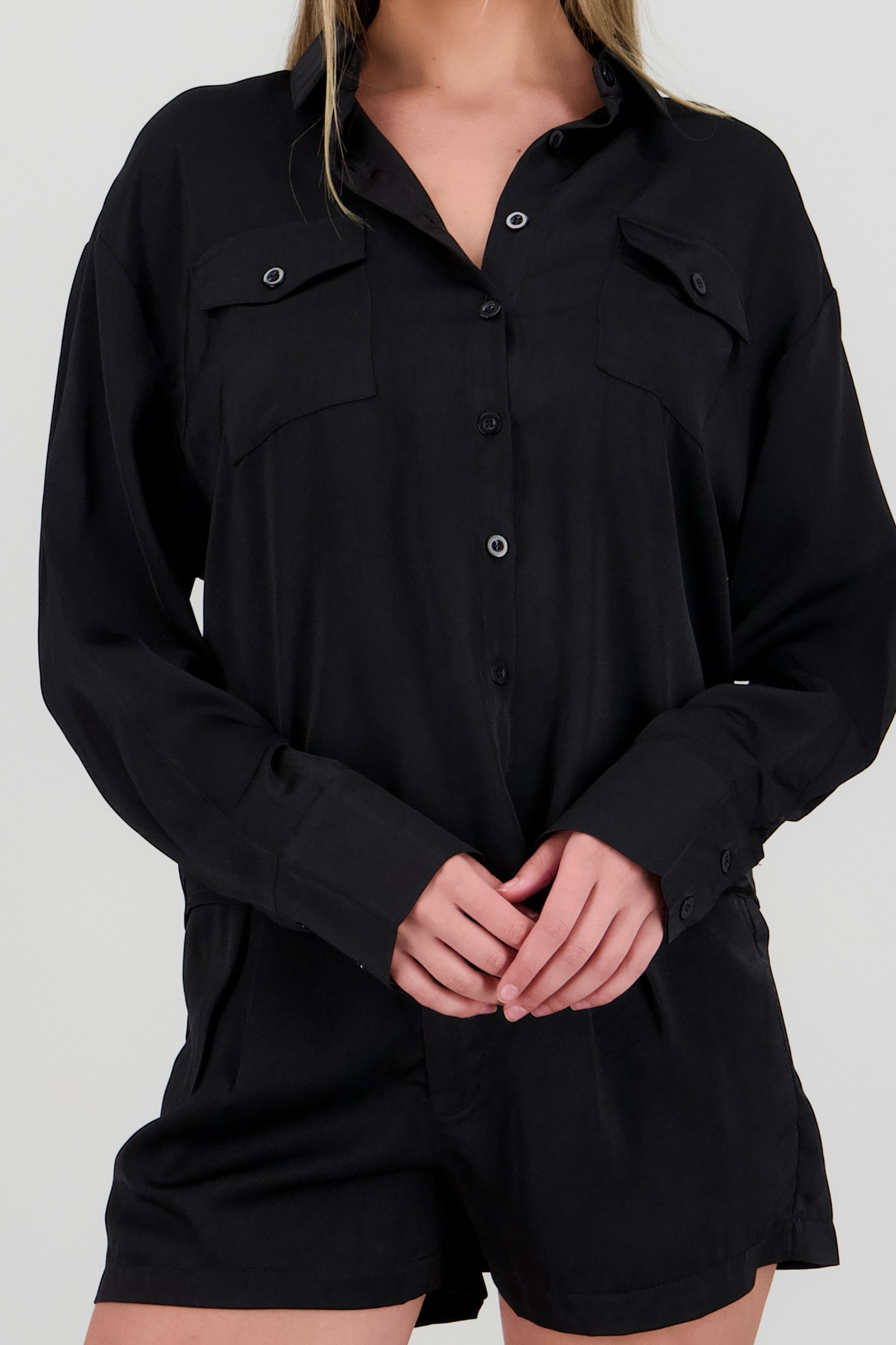 Shorts detalle pinzas NEGRO