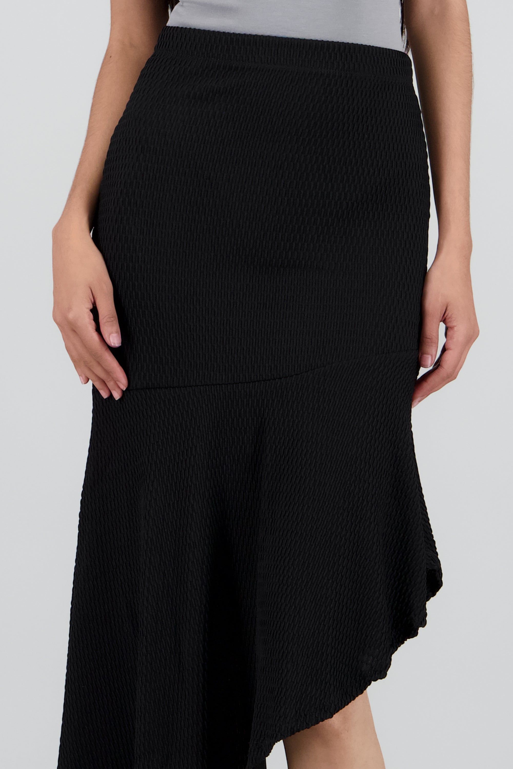 Falda asimetrica con corte textura NEGRO