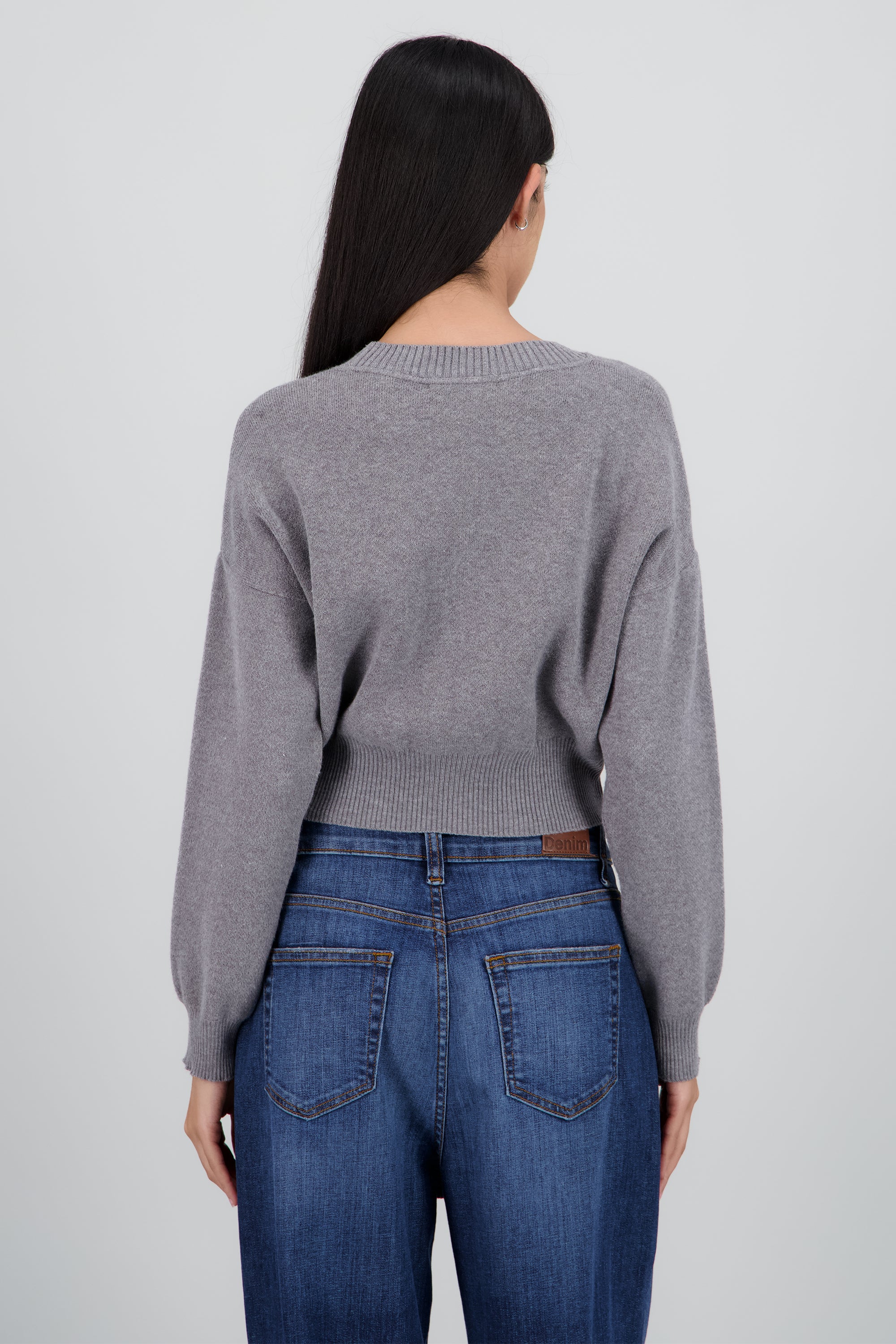 Sueter cuello redondo crop GRIS